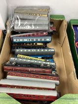 OO gauge coaches including Tri-ang, Lima etc, loose, playworn approx. 35