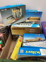 HO gauge lineside kits by Kibri, Vollmermetc, boxed, unchecked for completeness, approx 15