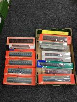 HO gauge coaches mainly American from Rivarossi, Piko, etc. boxed. (18)