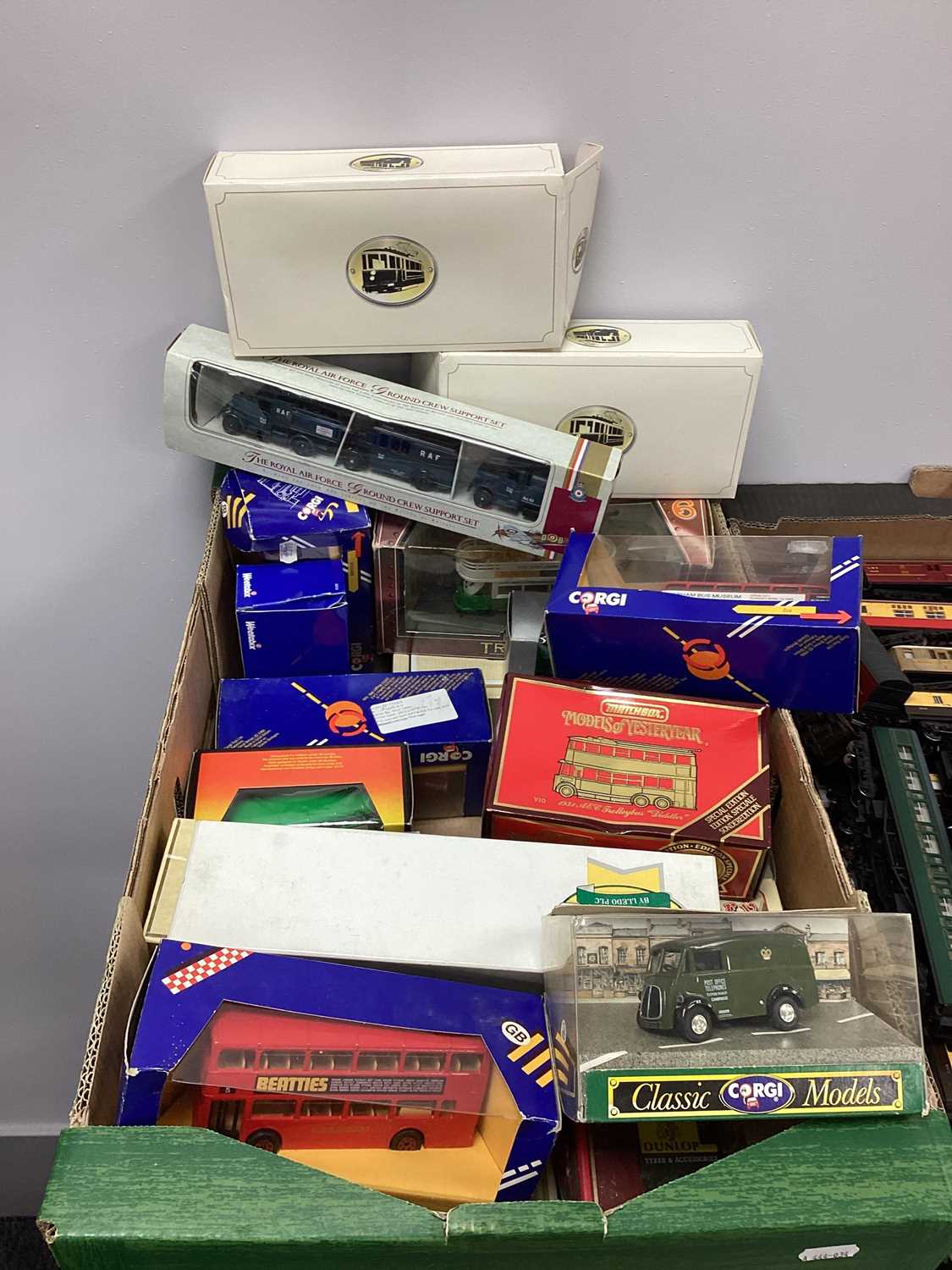 Diecast various vehicles from Corgi, Matchbox, EFE etc, boxed, approx. 25