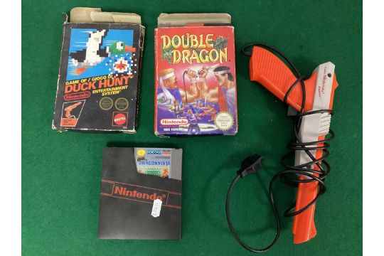 A Circa 1985 Nintendo Zapper (NES) Lightgun. Three NES game packs comprising of Double Dragon, Super