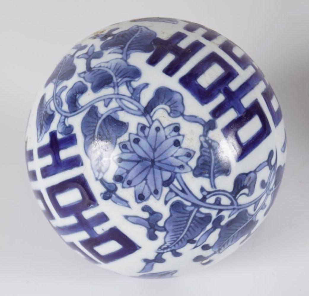 CHINESE BLUE AND WHITE BALL
