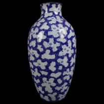 LARGE CHINESE QING BLUE AND WHITE VASE