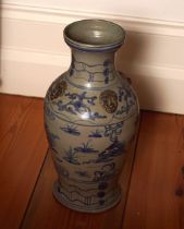 CHINESE BLUE & WHITE VASE