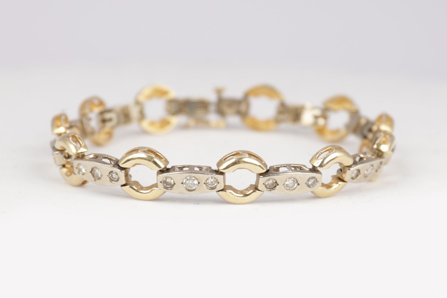 14K GOLD BICOLOUR AND DIAMOND BRACELET - Image 4 of 4