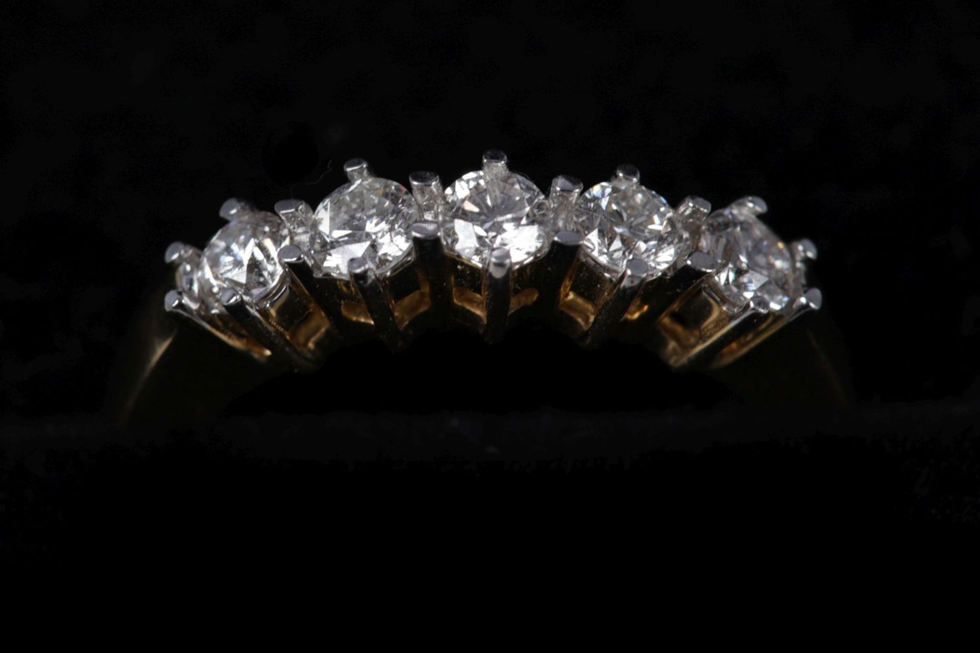 18K YELLOW GOLD 5-STONE DIAMOND RING - Image 4 of 4