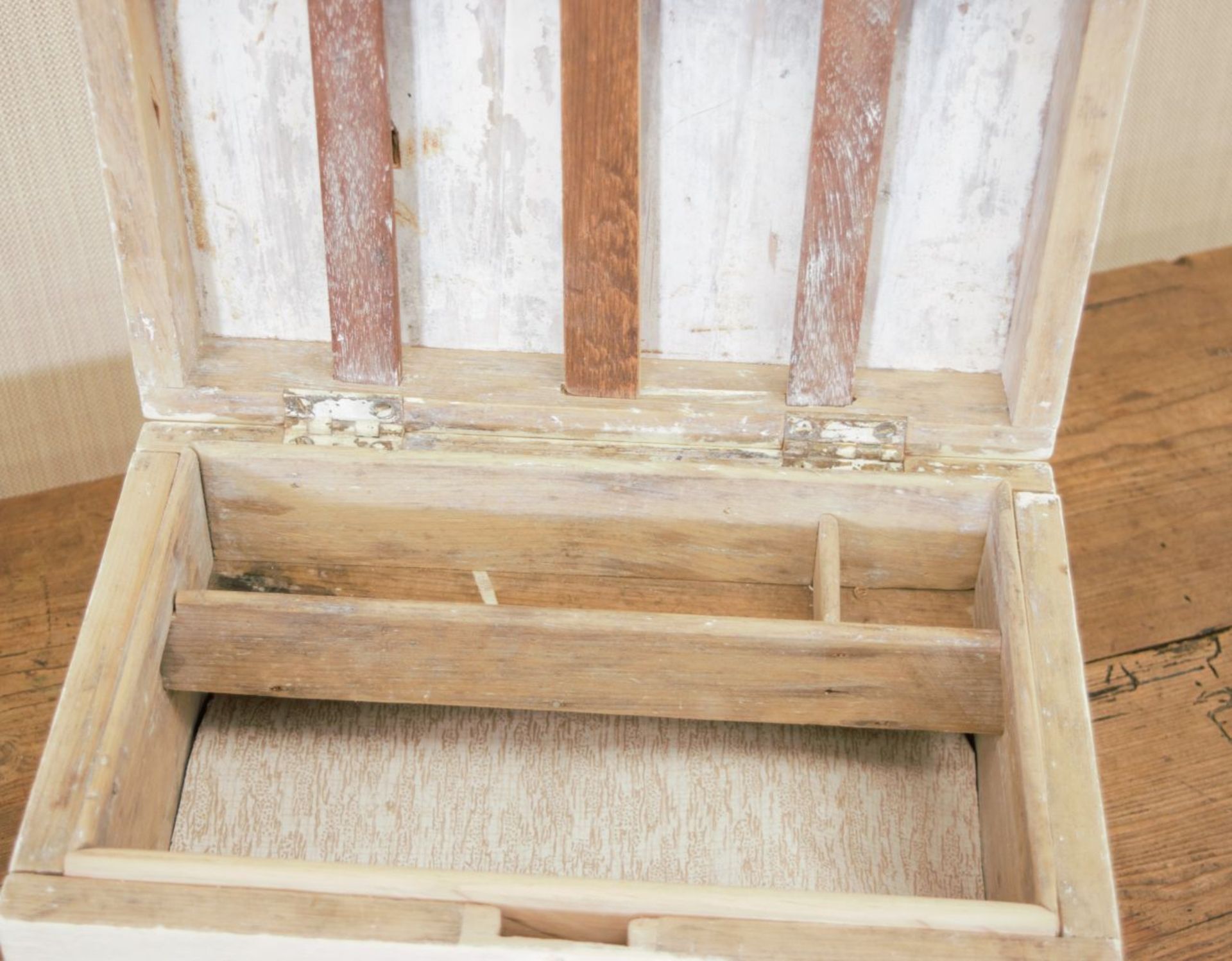 MODEL OF AN IRISH THATCHED COTTAGE WORK BOX - Image 4 of 4