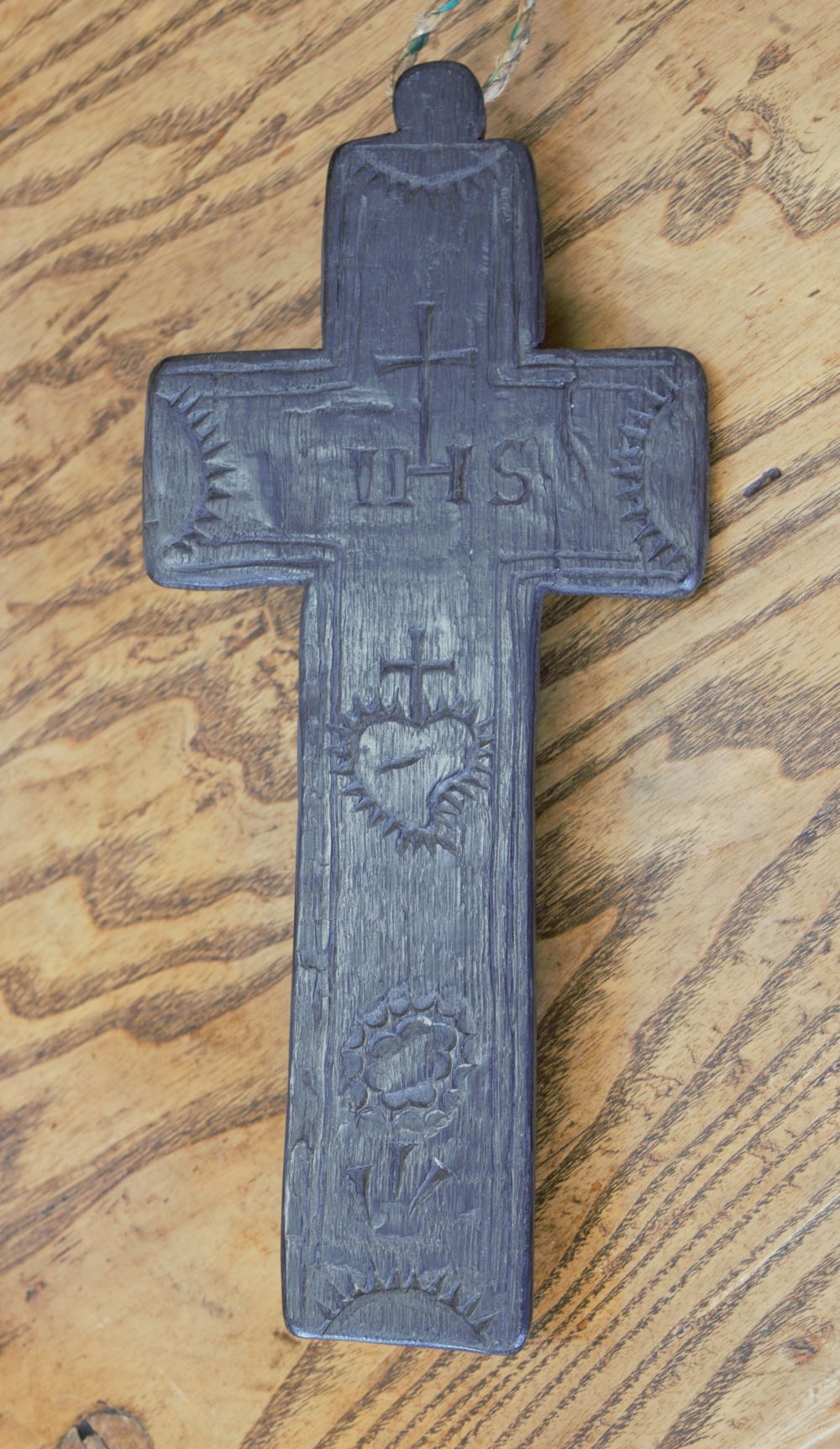 18TH-CENTURY CARVED BOG OAK PENAL CROSS - Image 2 of 2