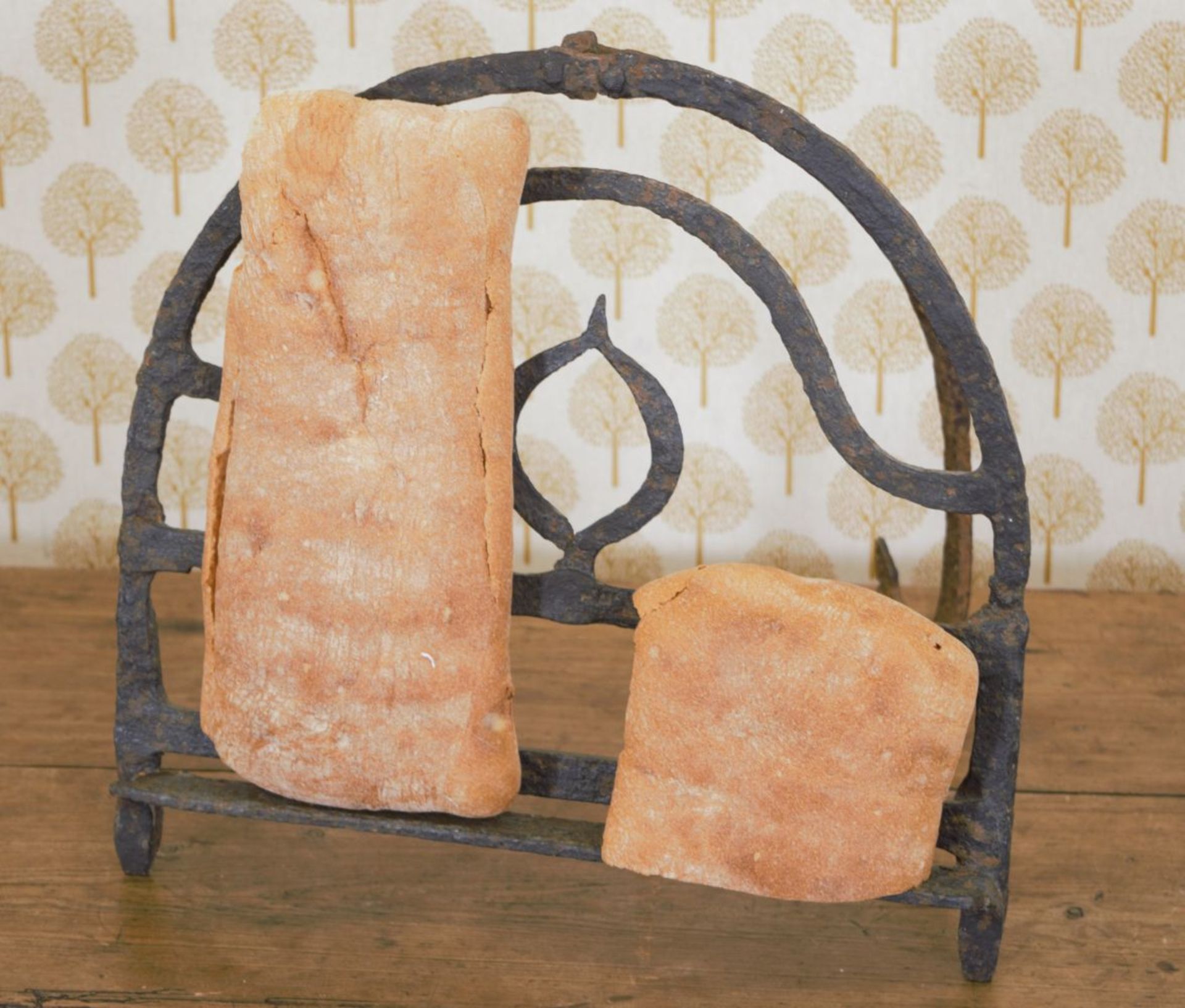 EARLY 19TH-CENTURY FORGED IRON BREAD HARDENING STAND - Image 2 of 3