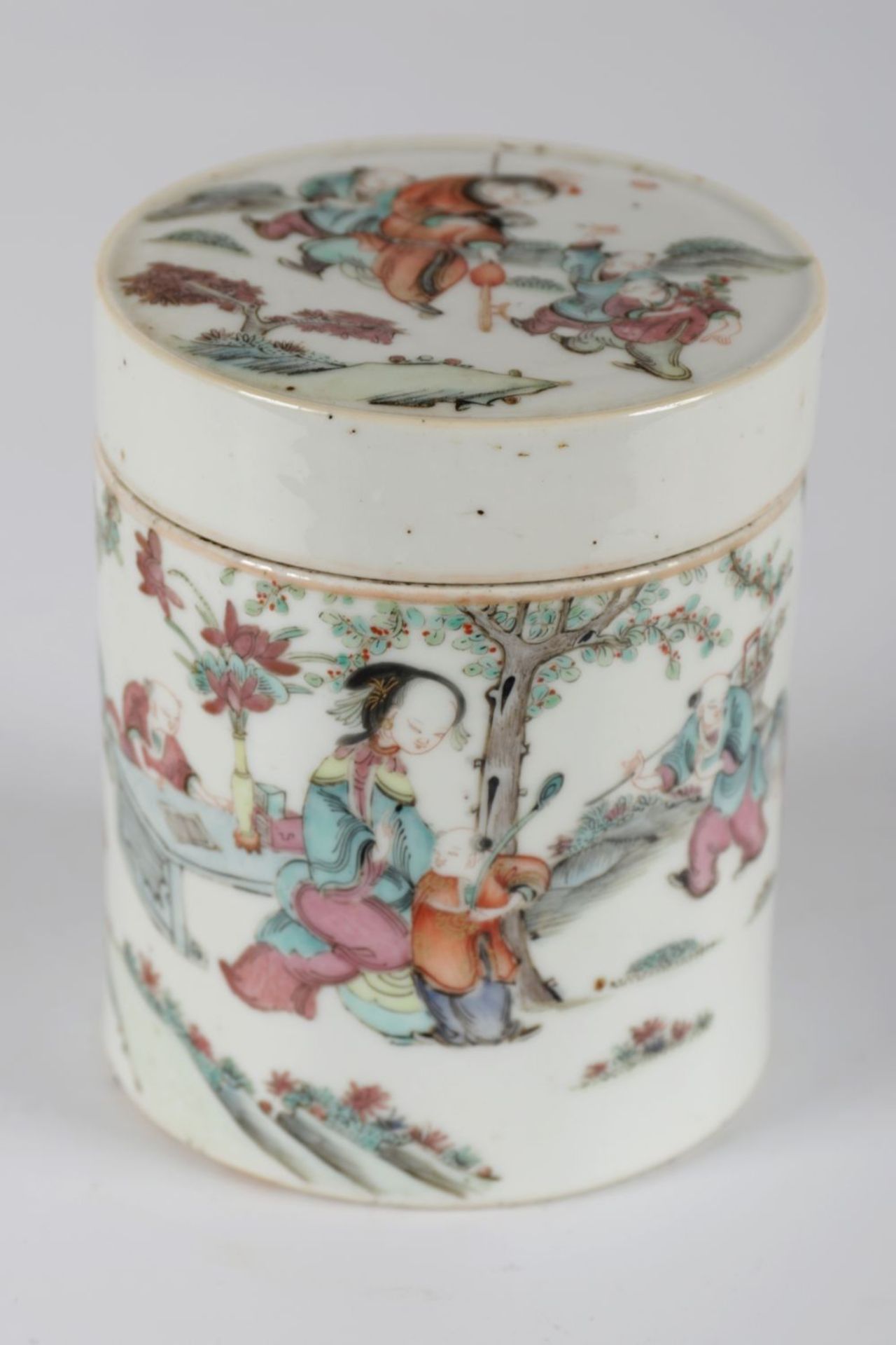 18TH-CENTURY CHINESE FAMILLE ROSE JAR