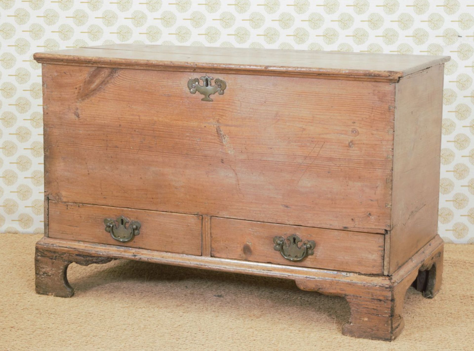 GEORGIAN PINE HALL COFFER - Image 2 of 4