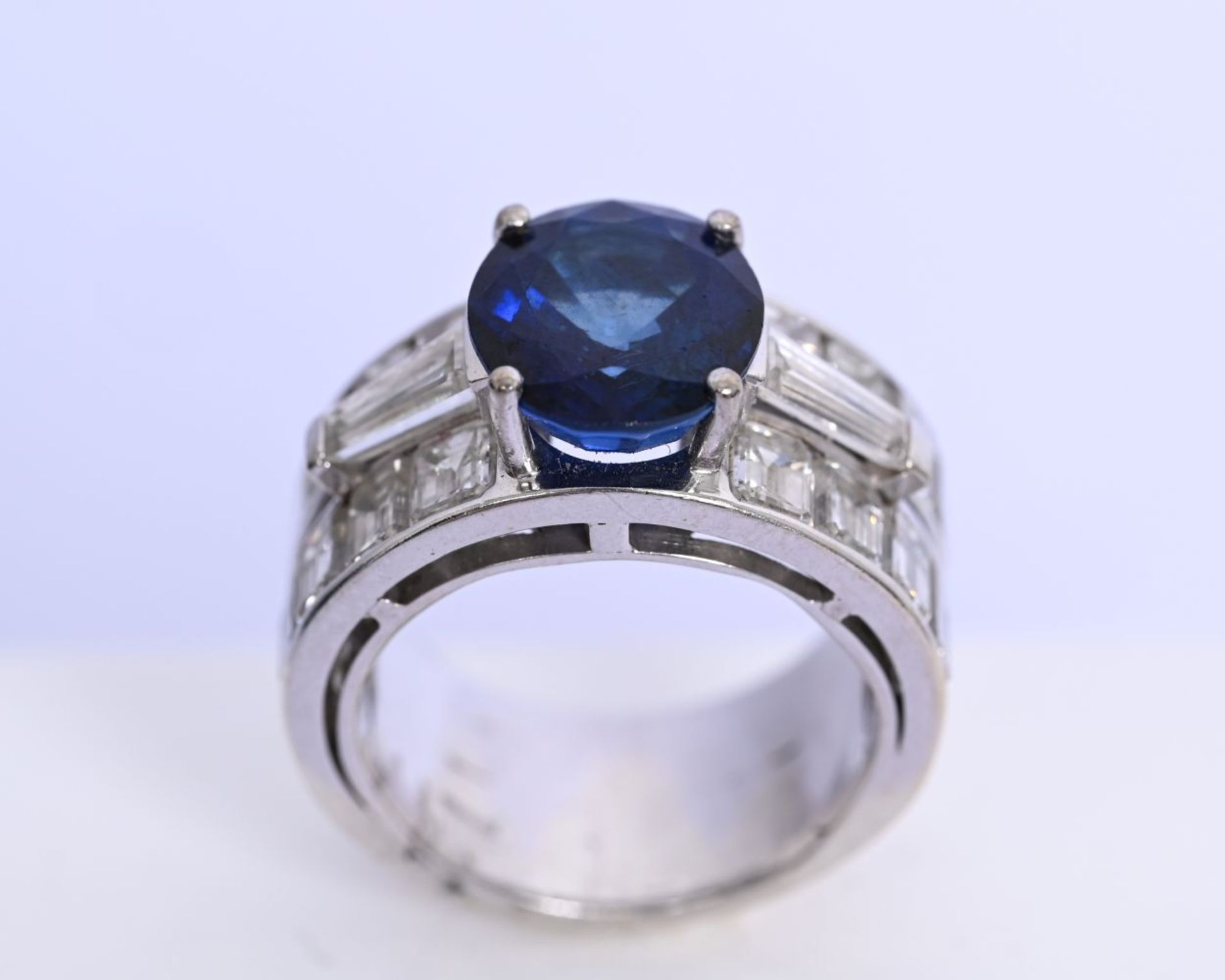 18K WHITE GOLD NATURAL CEYLON SAPPHIRE RING - Image 2 of 2