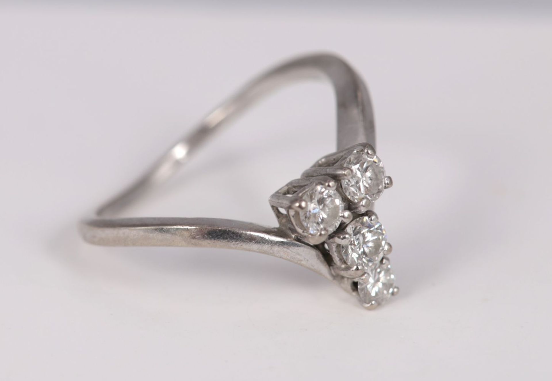 18K WHITE GOLD & DIAMOND RING - Image 3 of 4