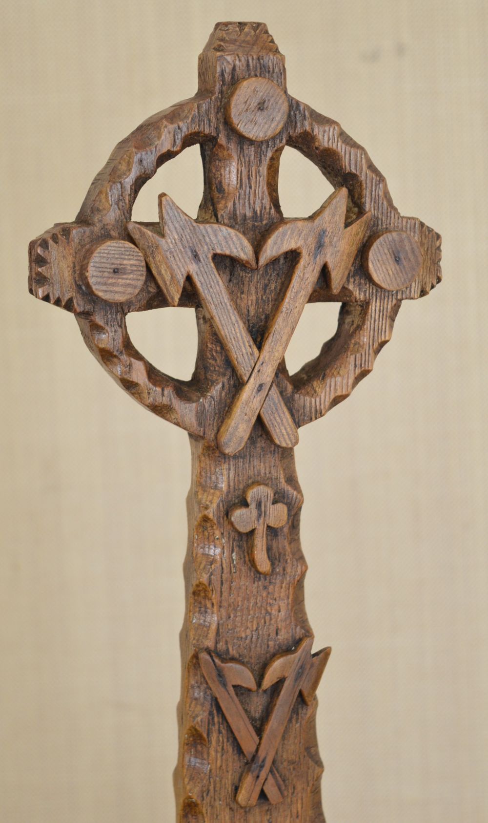 CARVED PINE PRISON ART CELTIC CROSS - Image 2 of 2