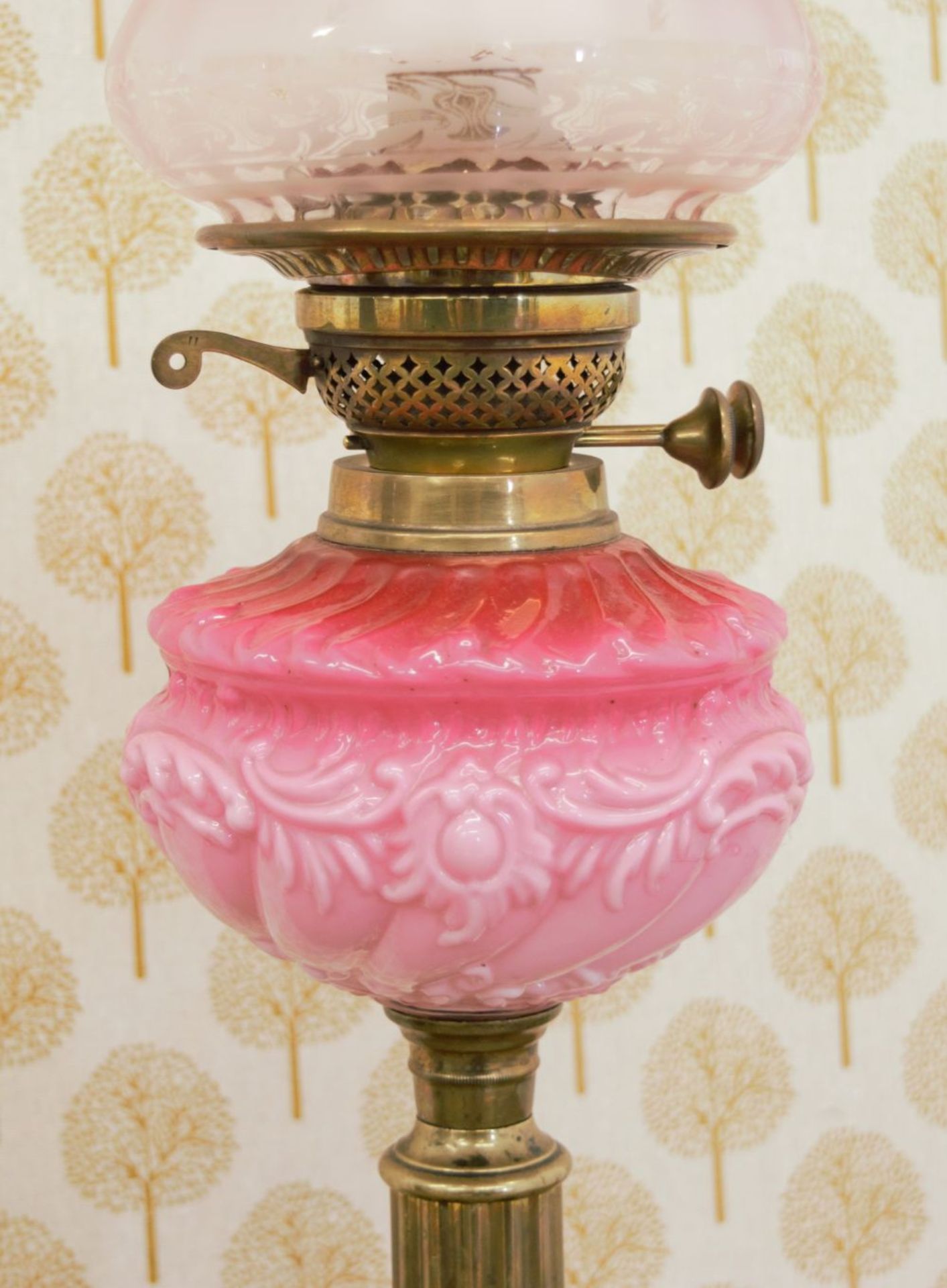 VICTORIAN OIL LAMP - Image 2 of 3