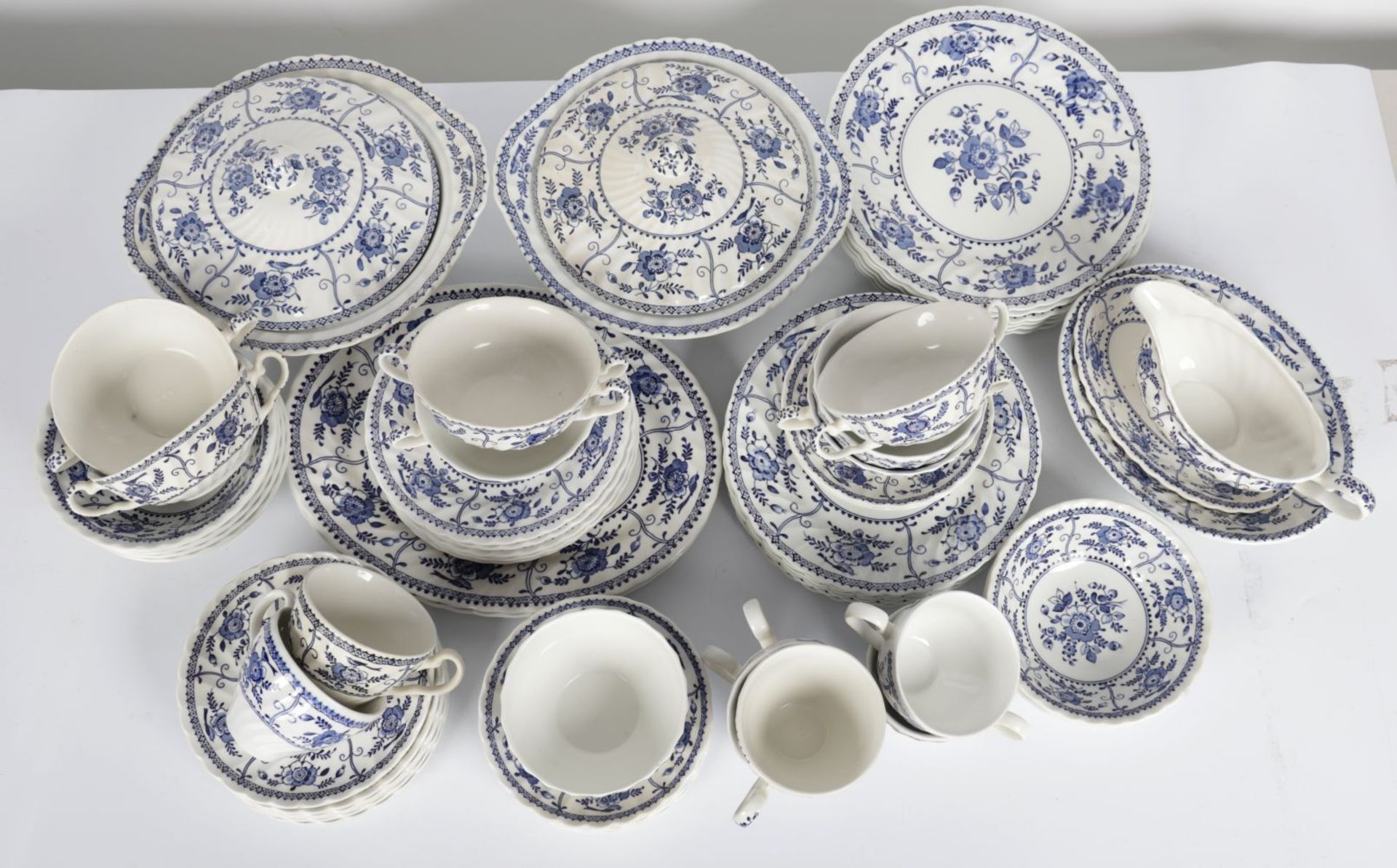 74 PIECE BLUE & WHITE DINNER SERVICE - Bild 3 aus 3