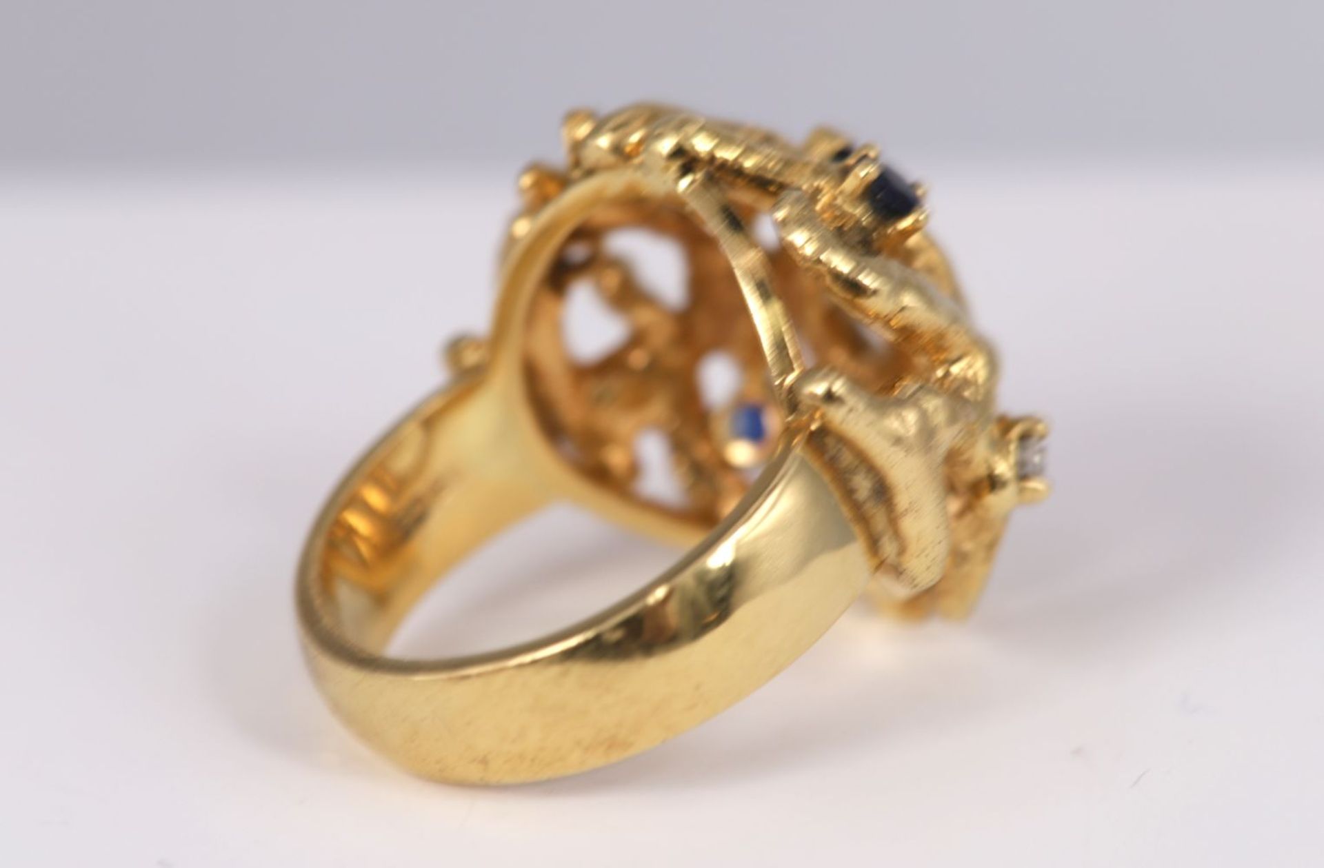 18K YELLOW GOLD, DIAMOND & SAPPHIRE RING - Image 3 of 3