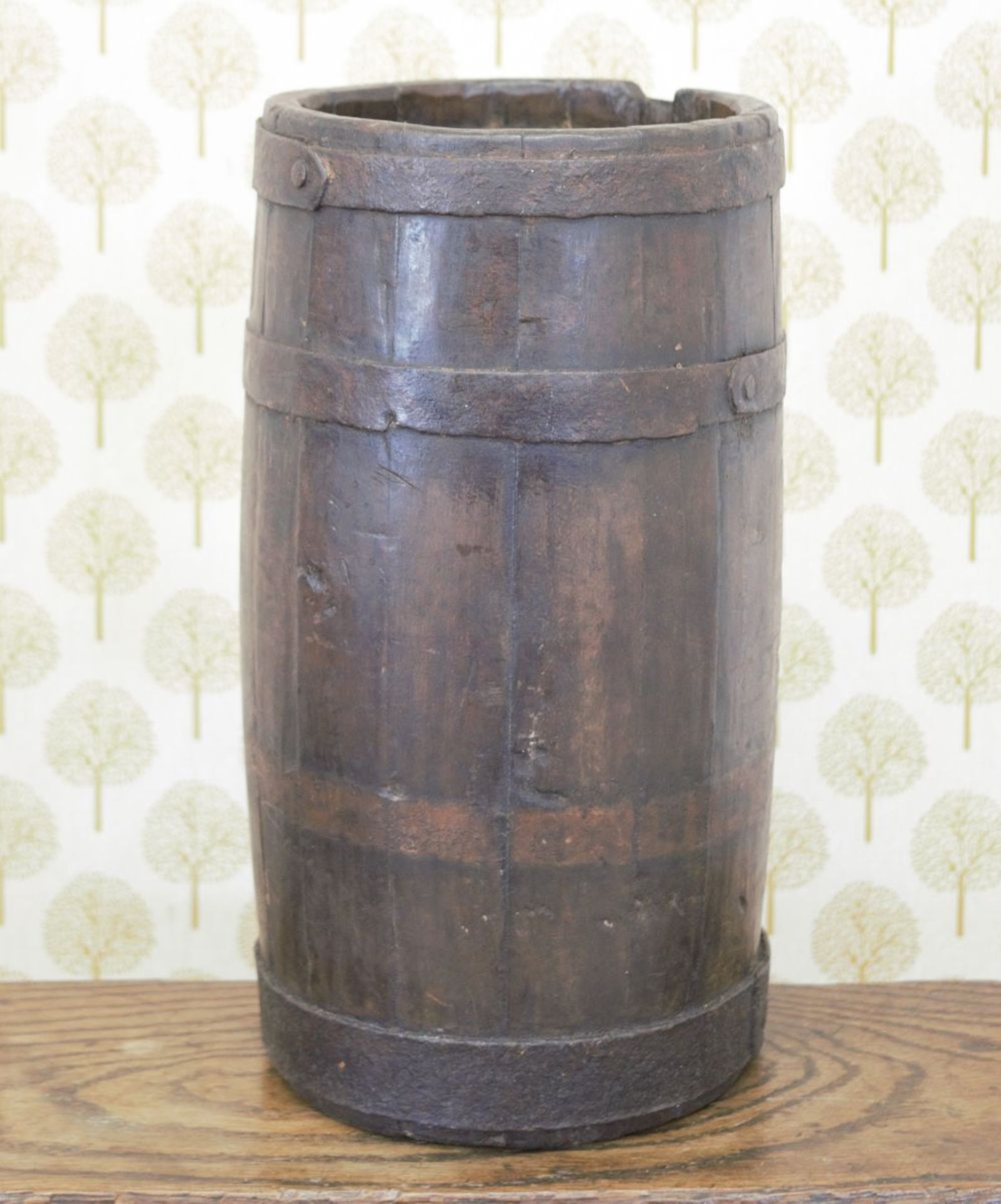 18TH-CENTURY STAINED OAK METAL BOUND WHISKEY BARREL