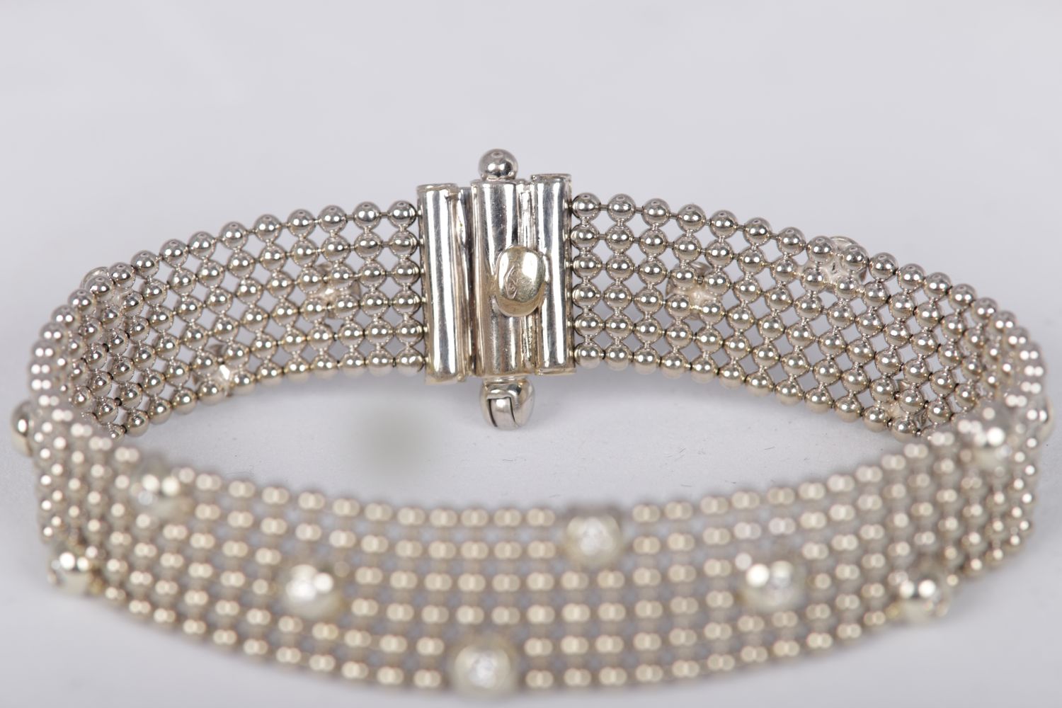 9K WHITE GOLD & DIAMOND BRACELET - Image 2 of 4