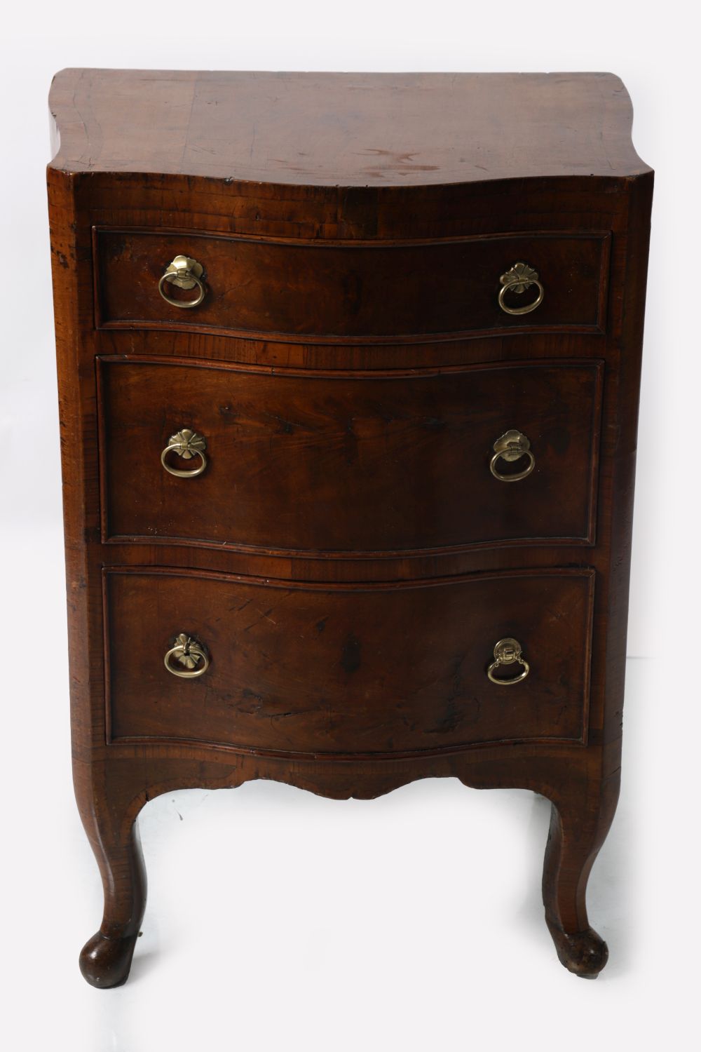 18TH-CENTURY WALNUT SERPENTINE CHEST