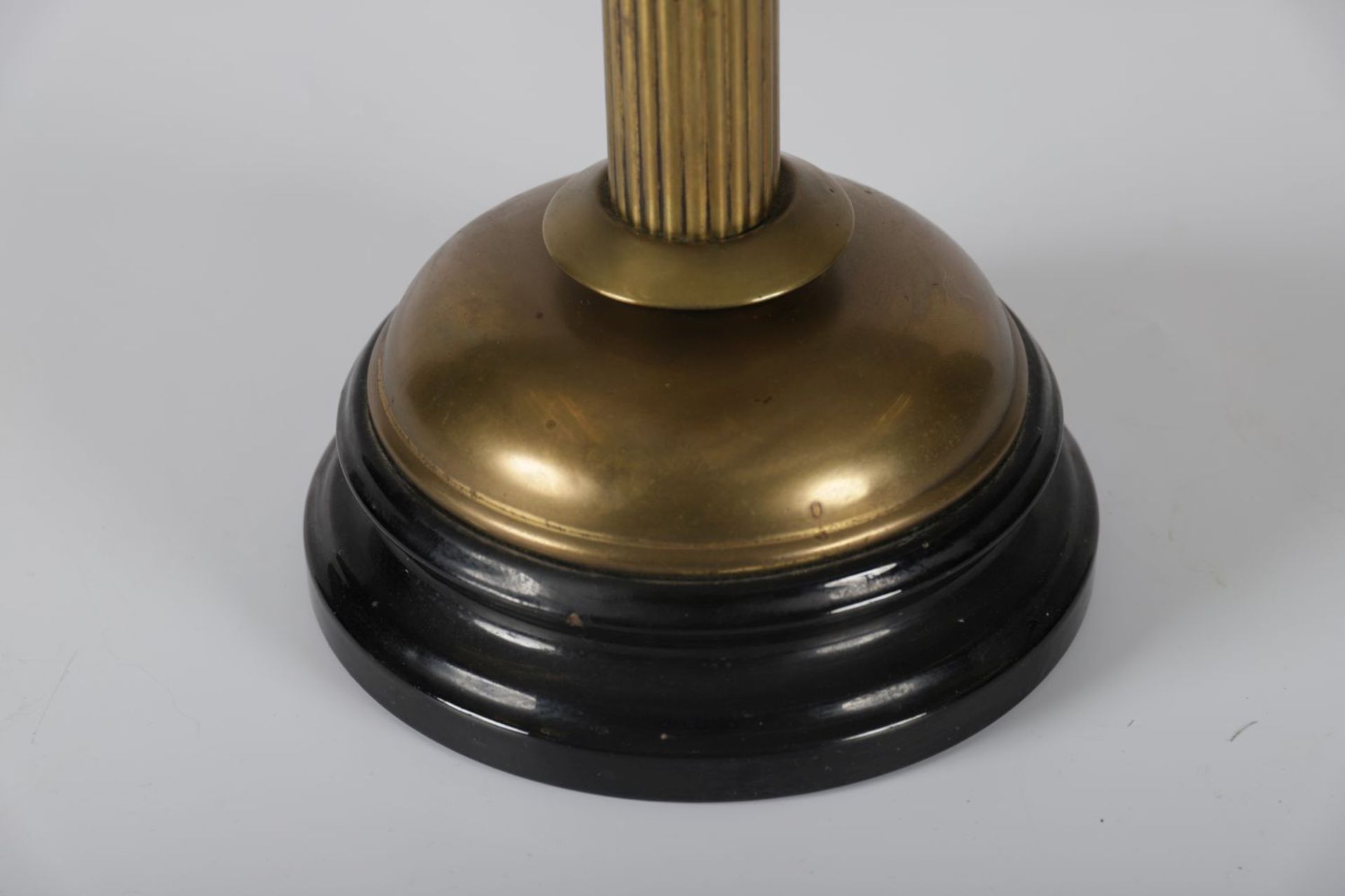 19TH-CENTURY BRASS & CRYSTAL OIL LAMP - Image 3 of 3