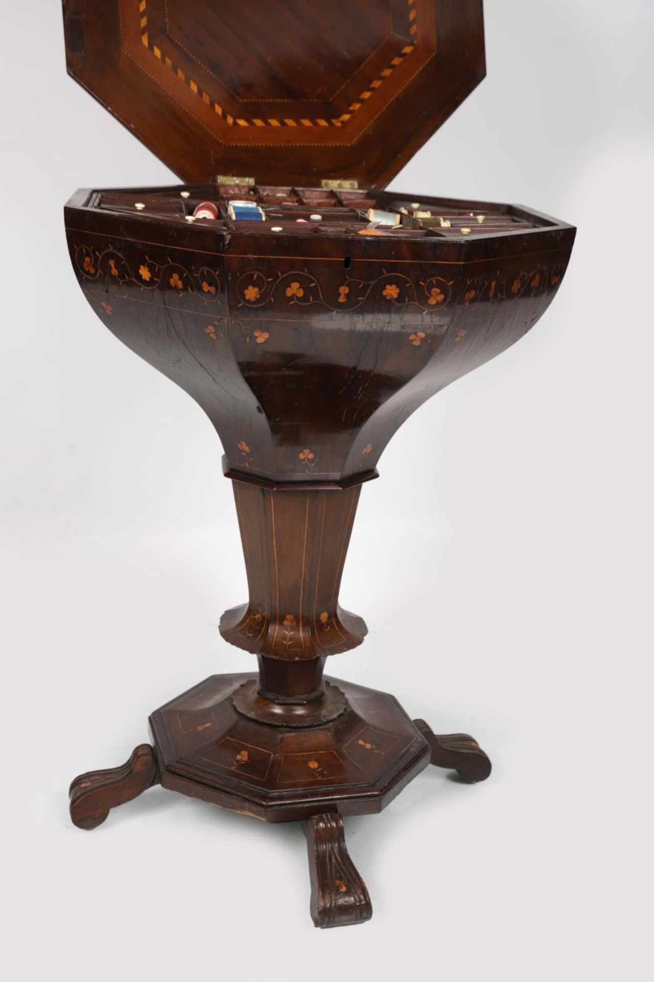 19TH-CENTURY KILLARNEY ARBUTUS & MARQUETRY TABLE - Image 4 of 4