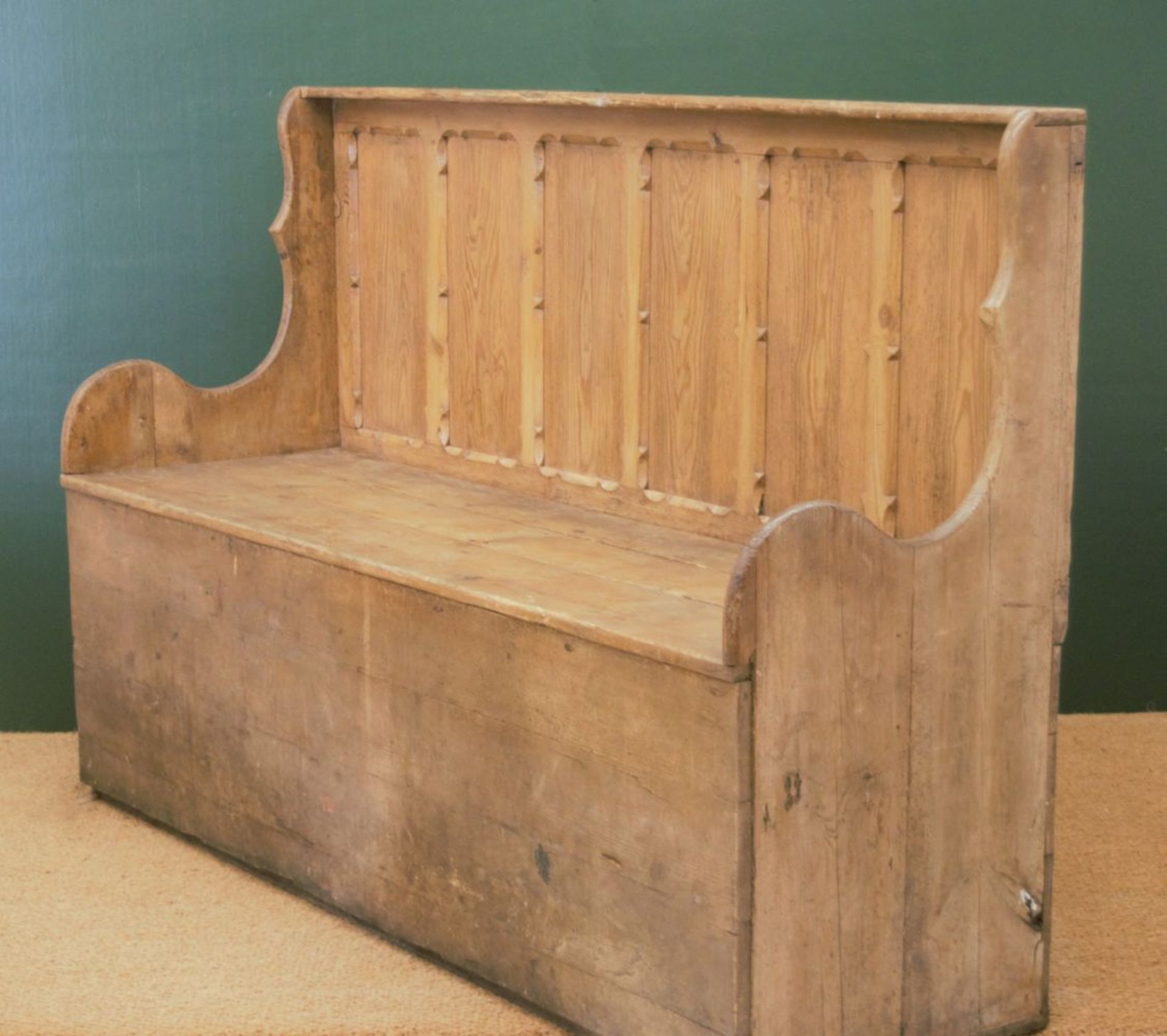 19TH-CENTURY PINE SETTLE BED