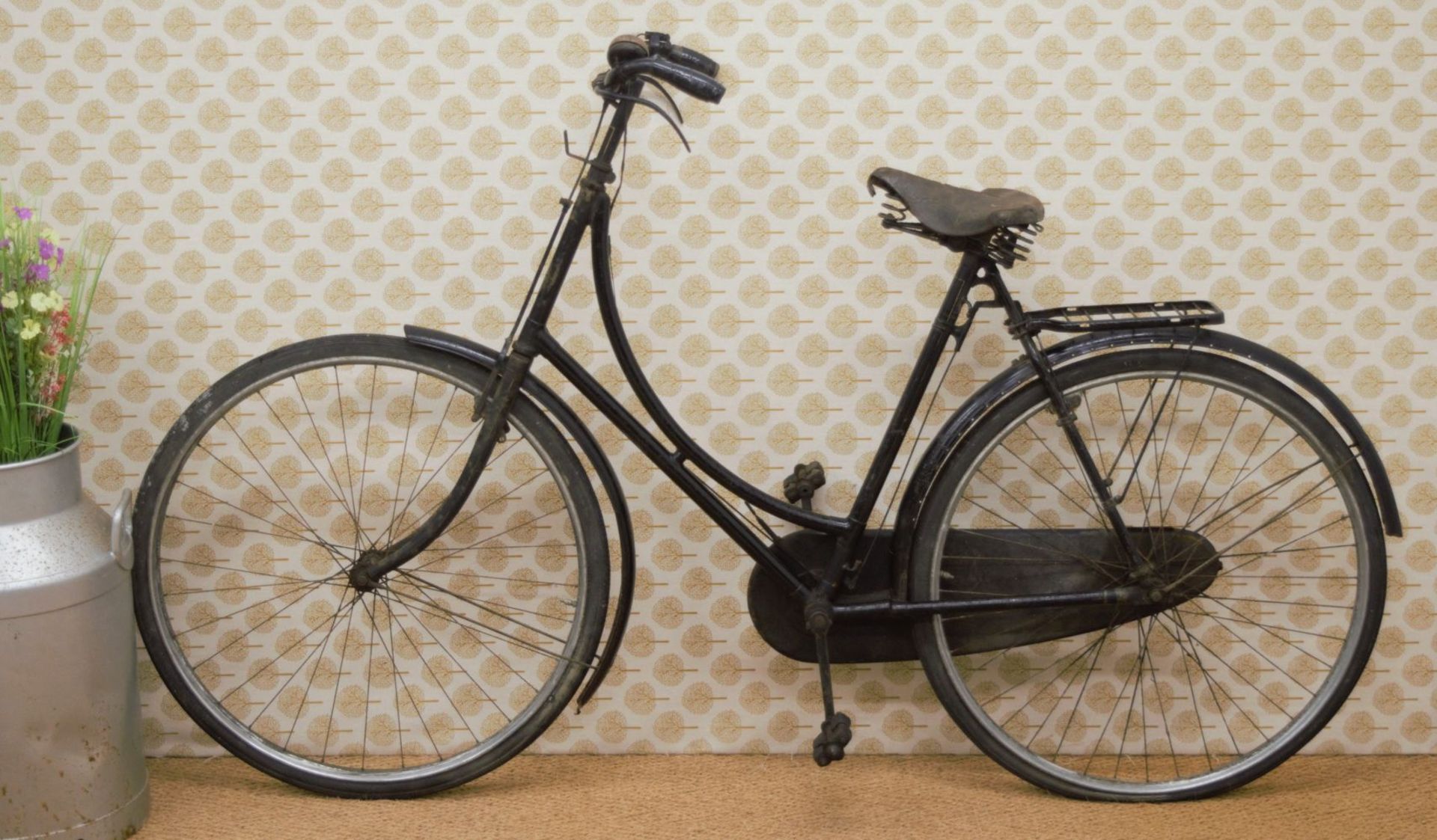 ALL-BLACK GOLDEN SUNBEAM LADY'S BICYCLE