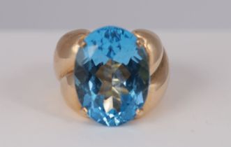 18K YELLOW GOLD & TOPAZ COCKTAIL RING