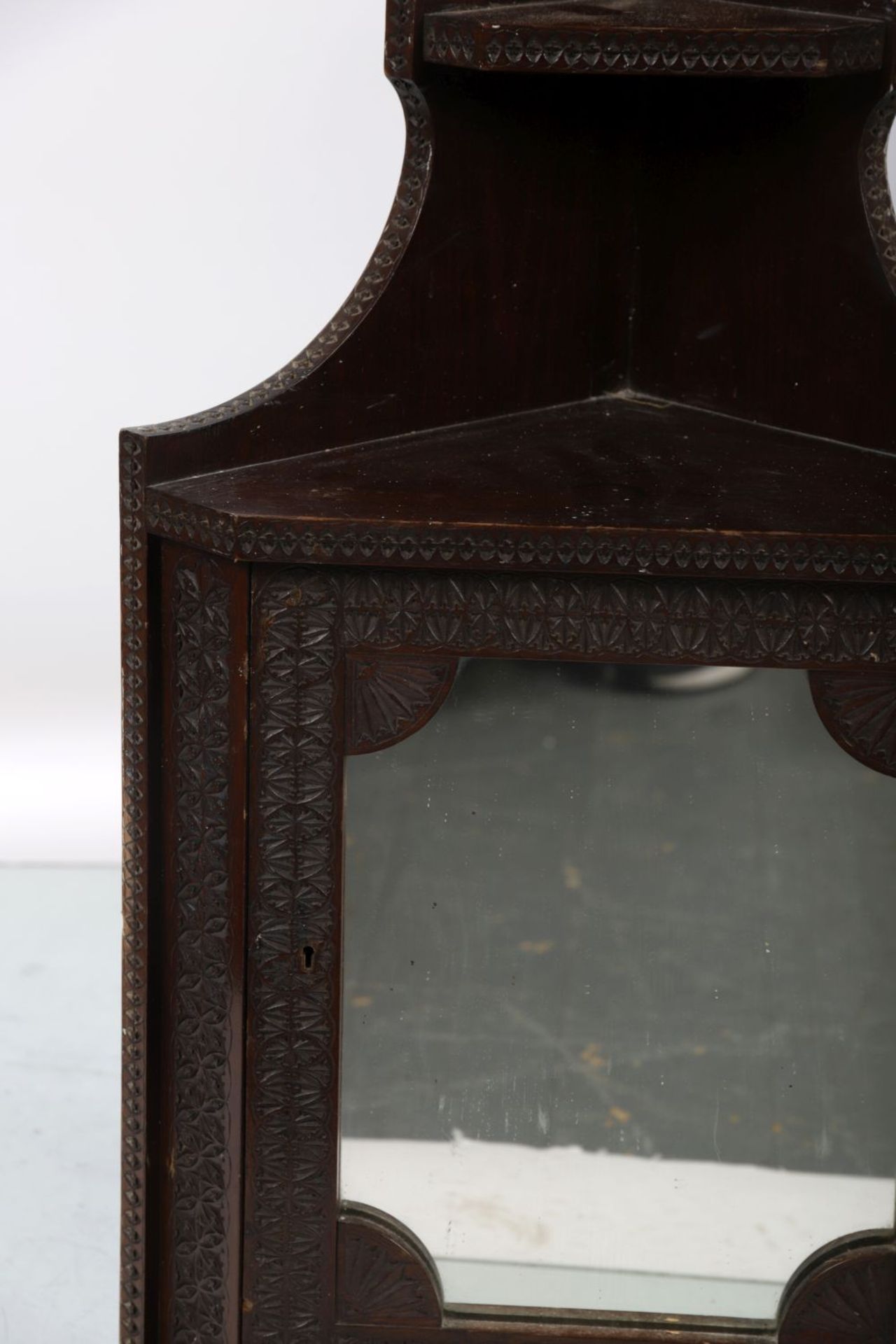 EARLY 20TH-CENTURY HANGING CORNER CABINET - Image 2 of 4