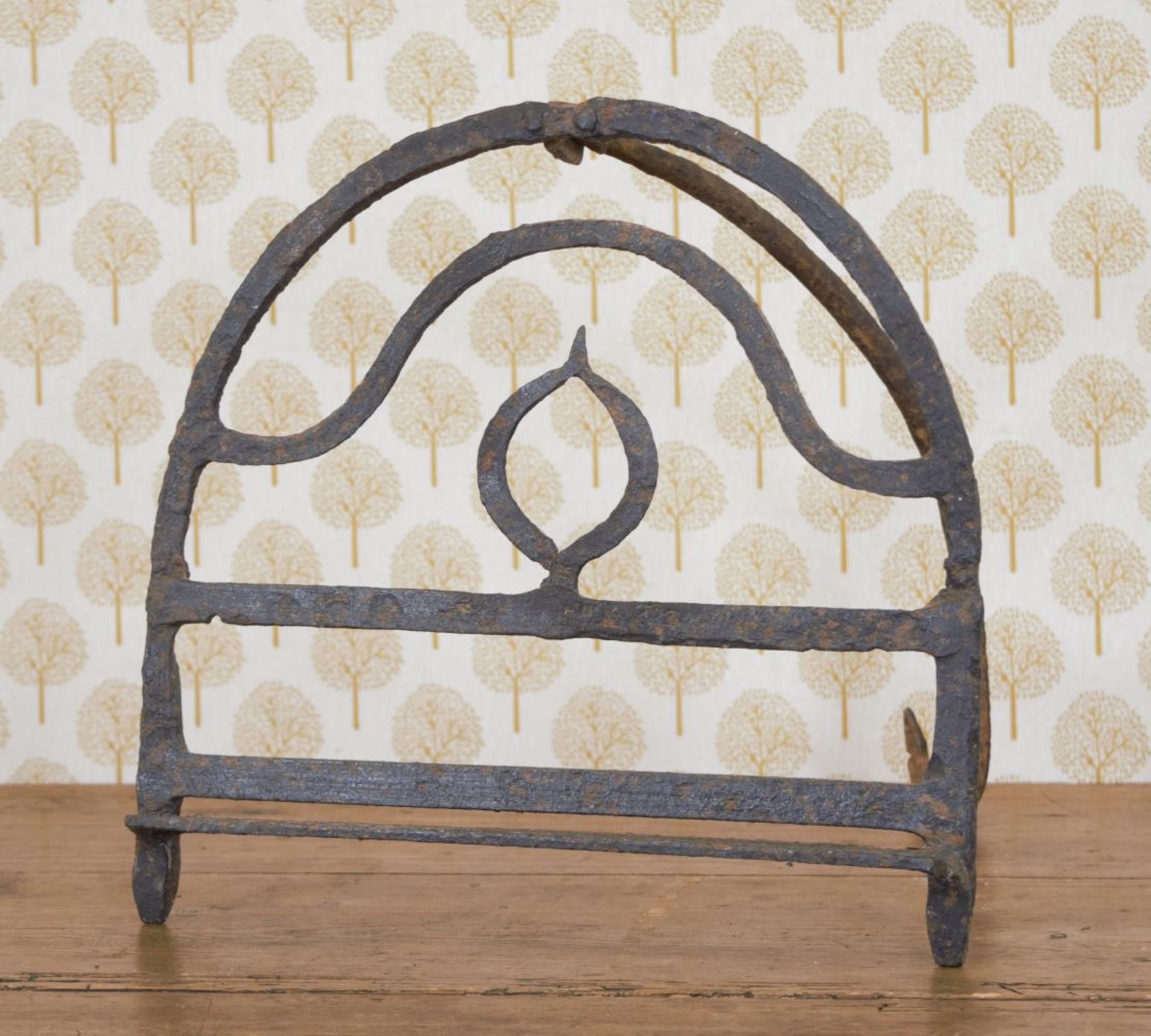 EARLY 19TH-CENTURY FORGED IRON BREAD HARDENING STAND - Image 3 of 3
