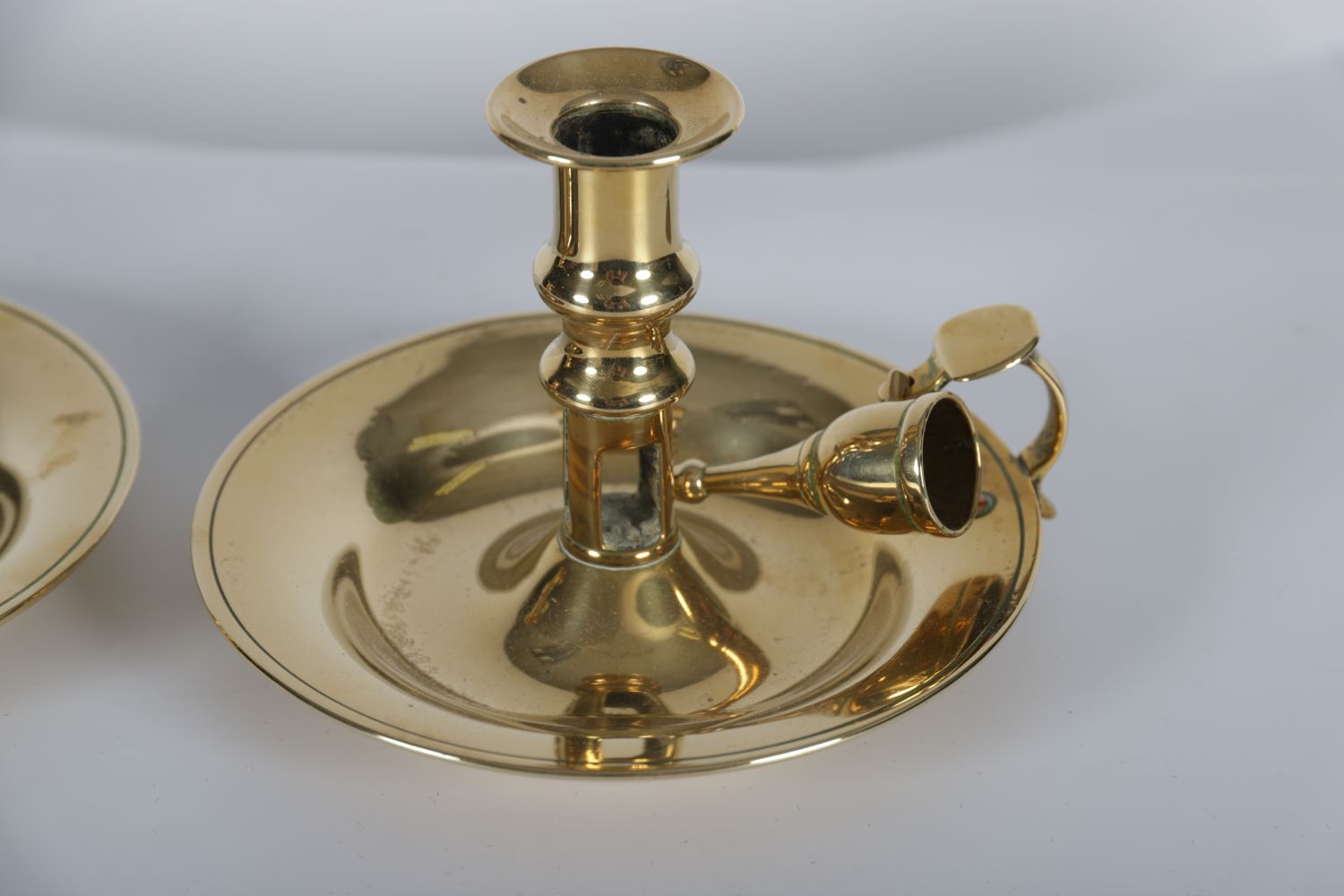 2 GEORGIAN BRASS CHAMBER CANDLESTICKS - Image 2 of 2