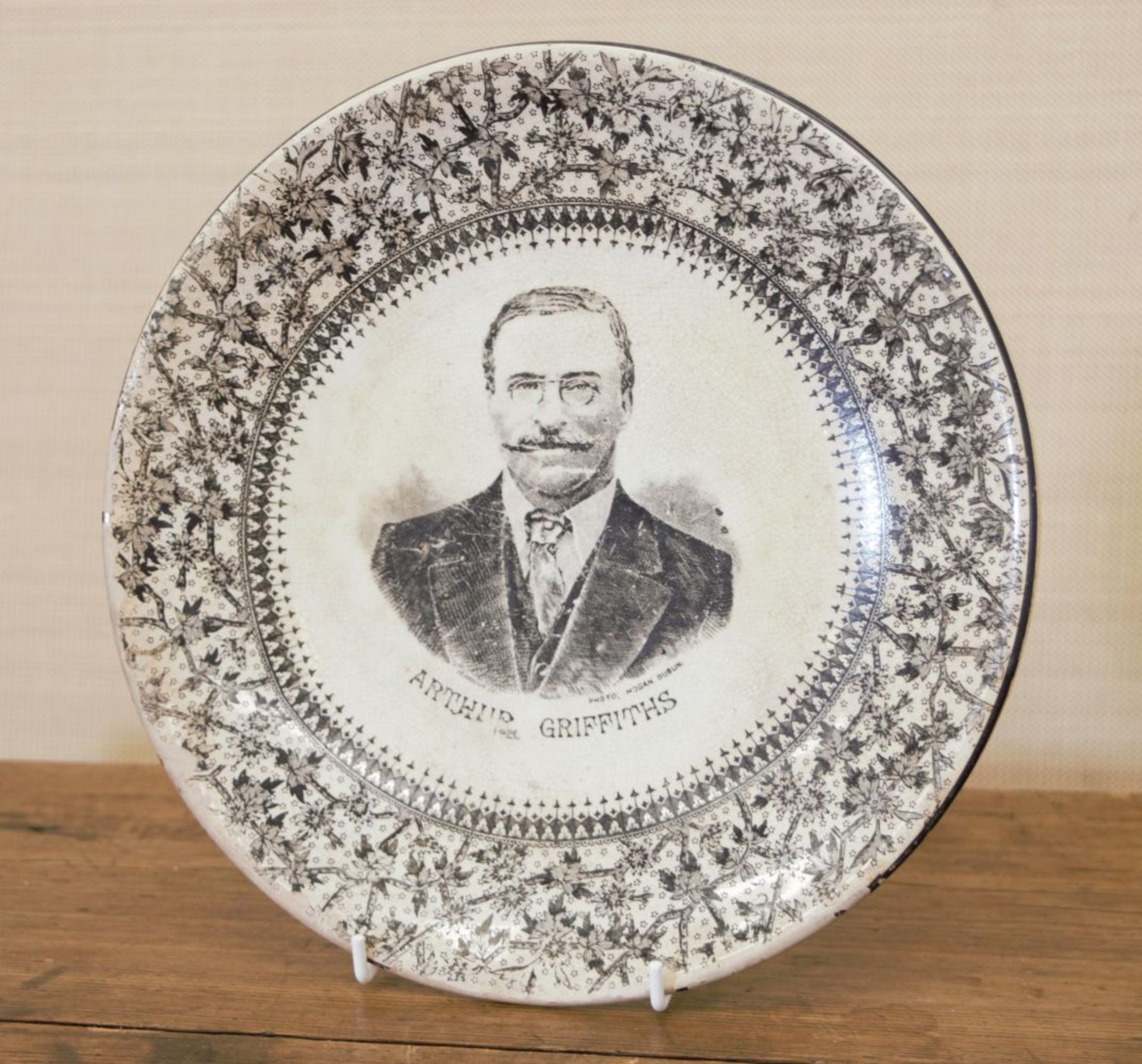 EARLY 20TH-CENTURY PORCELAIN COMMEMORATIVE PLATE - Image 2 of 2