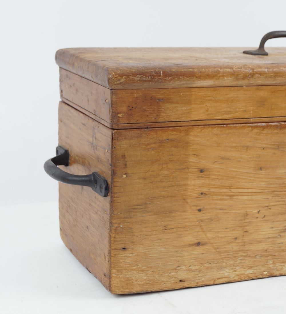 ANTIQUE PINE TOOL TRUNK - Image 2 of 3
