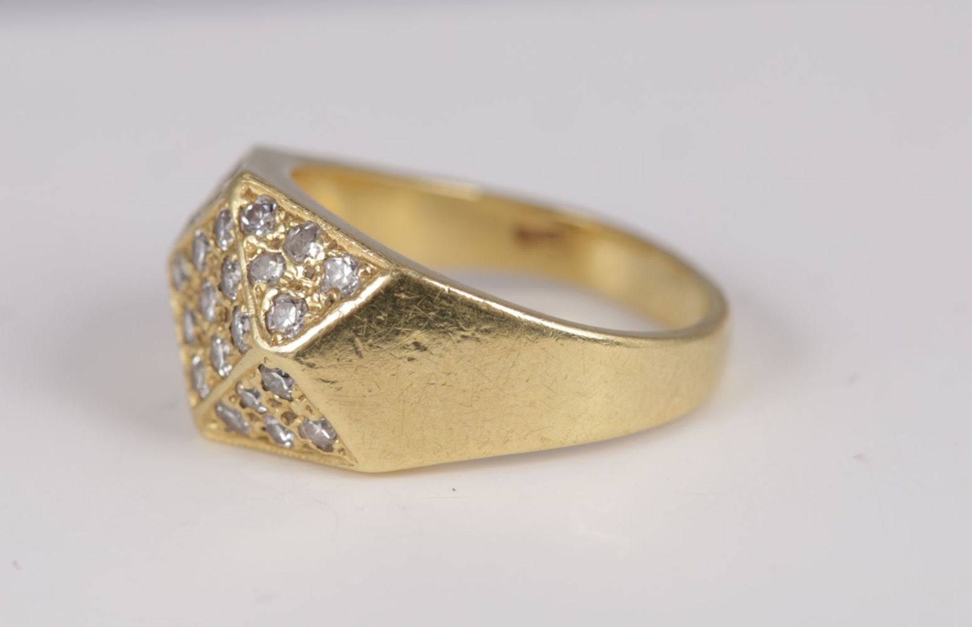 18K YELLOW GOLD & DIAMOND RING - Image 2 of 3