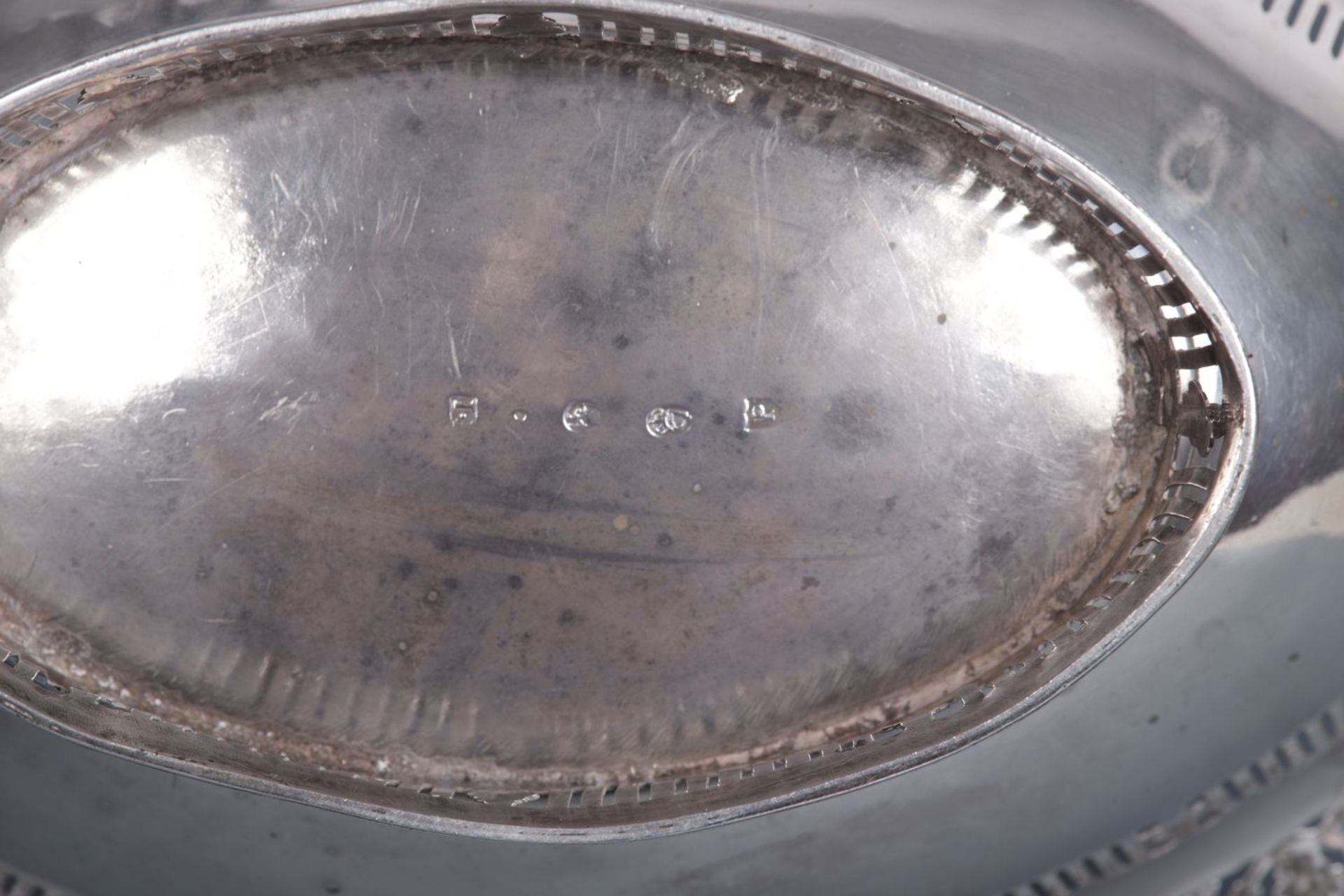 LARGE IRISH CRESTED SILVER CAKE BASKET - Image 3 of 3