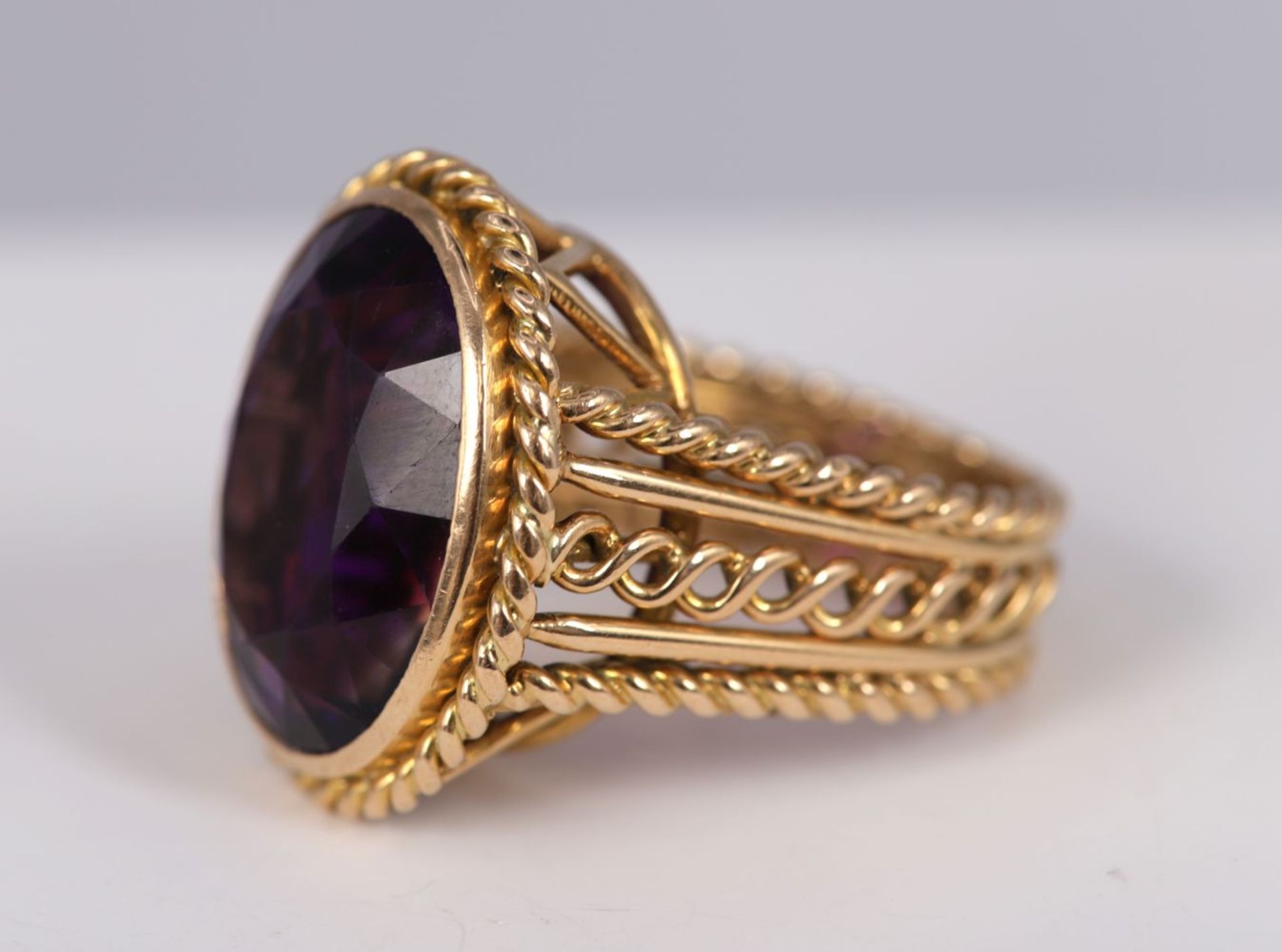 18K YELLOW GOLD & AMETHYST RING - Image 2 of 3