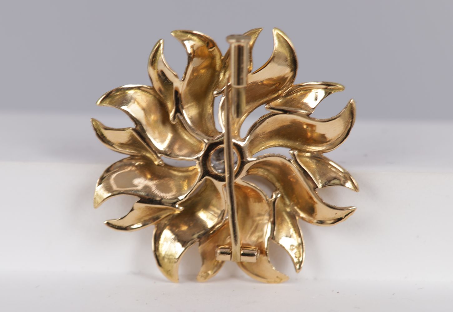 18K YELLOW GOLD, PLATINUM & DIAMOND BROOCH - Image 3 of 3