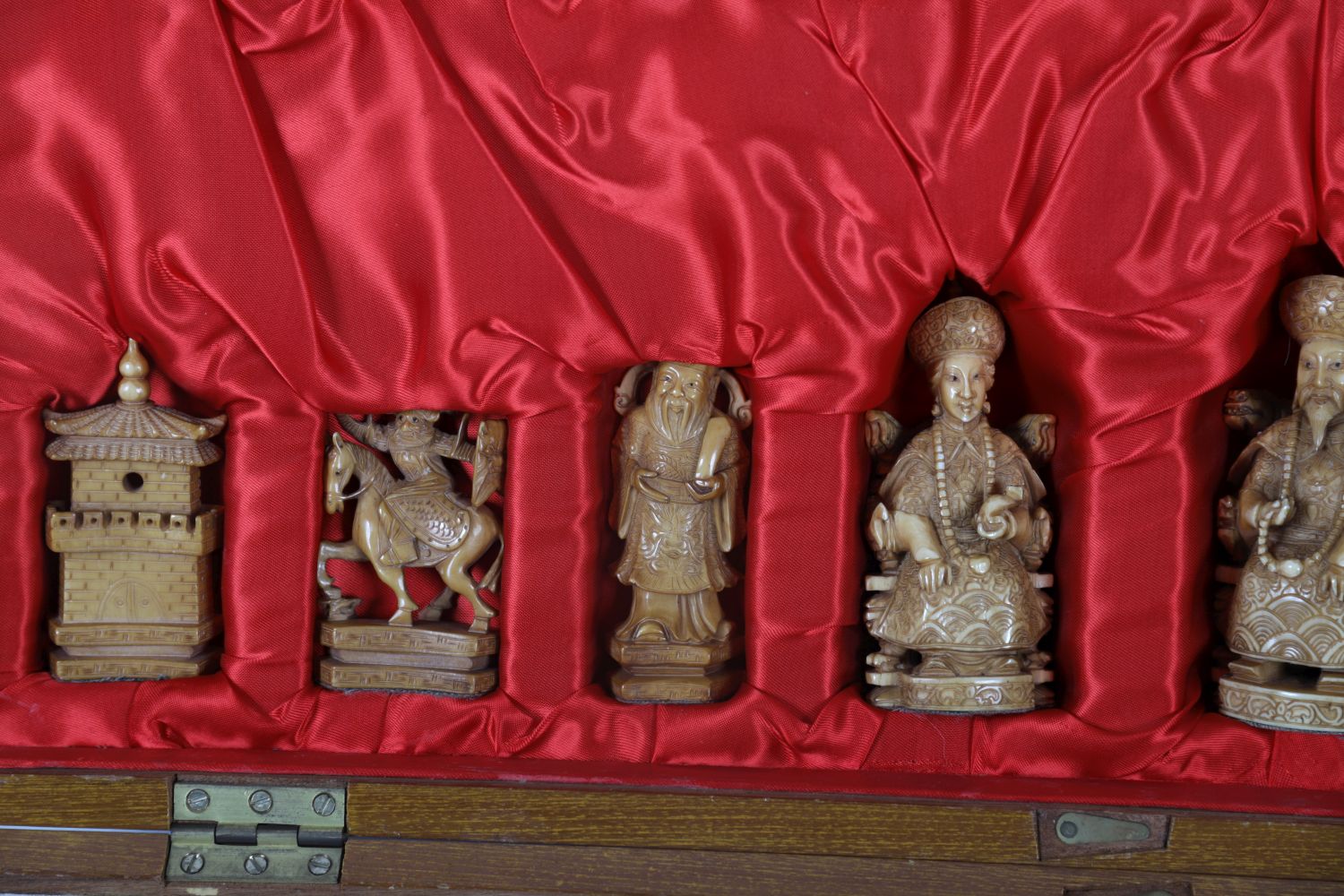 CARVED BONE CHESS SET - Image 4 of 4