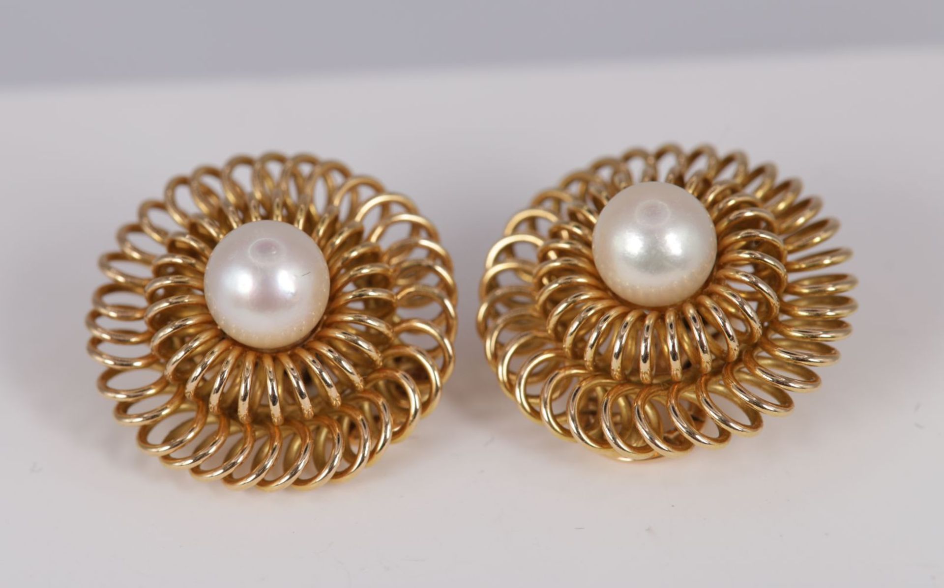 PAIR 18K YELLOW GOLD & PEARL ROUND EARRINGS