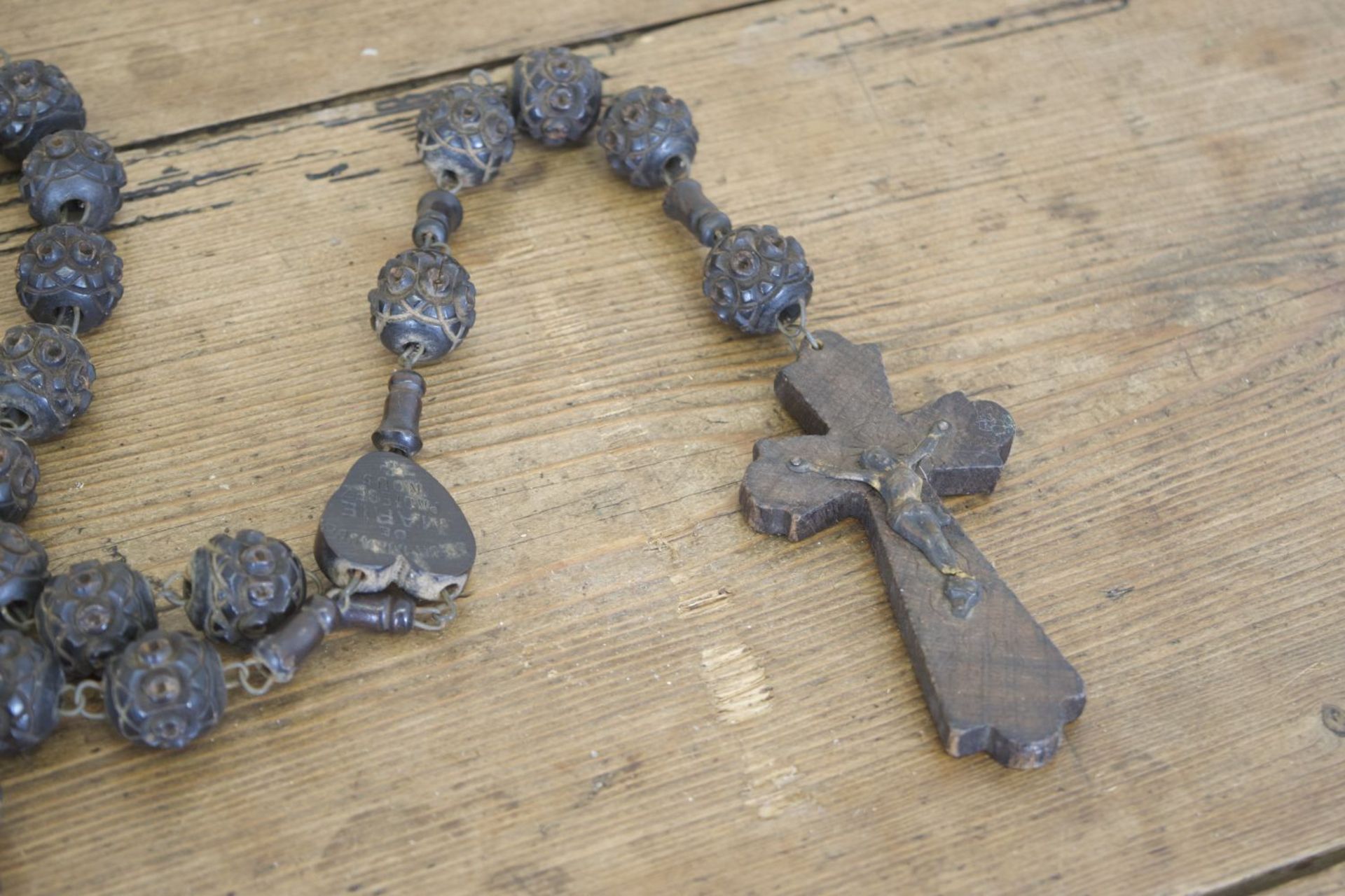 19TH-CENTURY CARVED WOOD ROSARY BEADS - Image 2 of 2