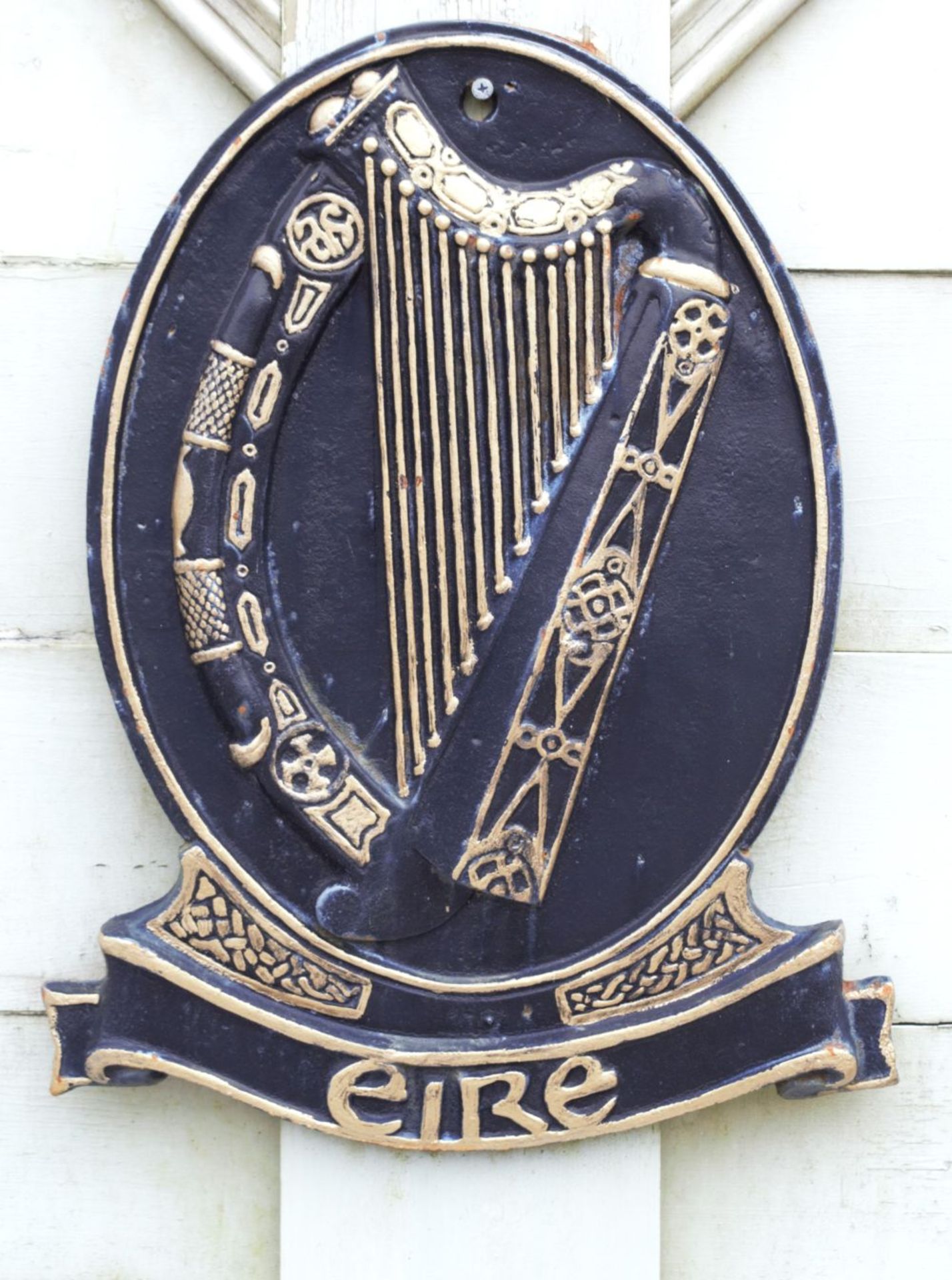 CAST IRON 'EIRE' PLAQUE - Bild 2 aus 2