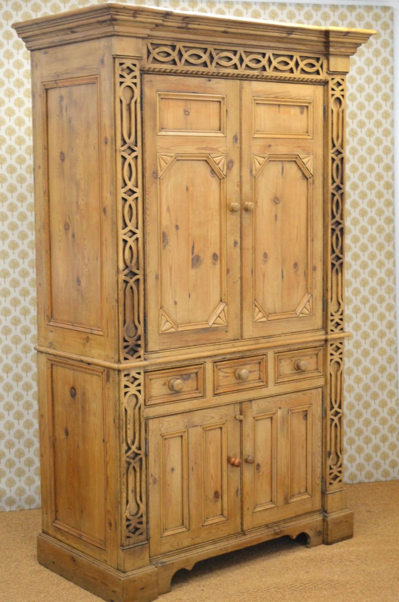 IRISH GEORGIAN PINE KITCHEN CUPBOARD - Image 2 of 5