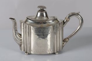 18TH-CENTURY IRISH SILVER TEAPOT