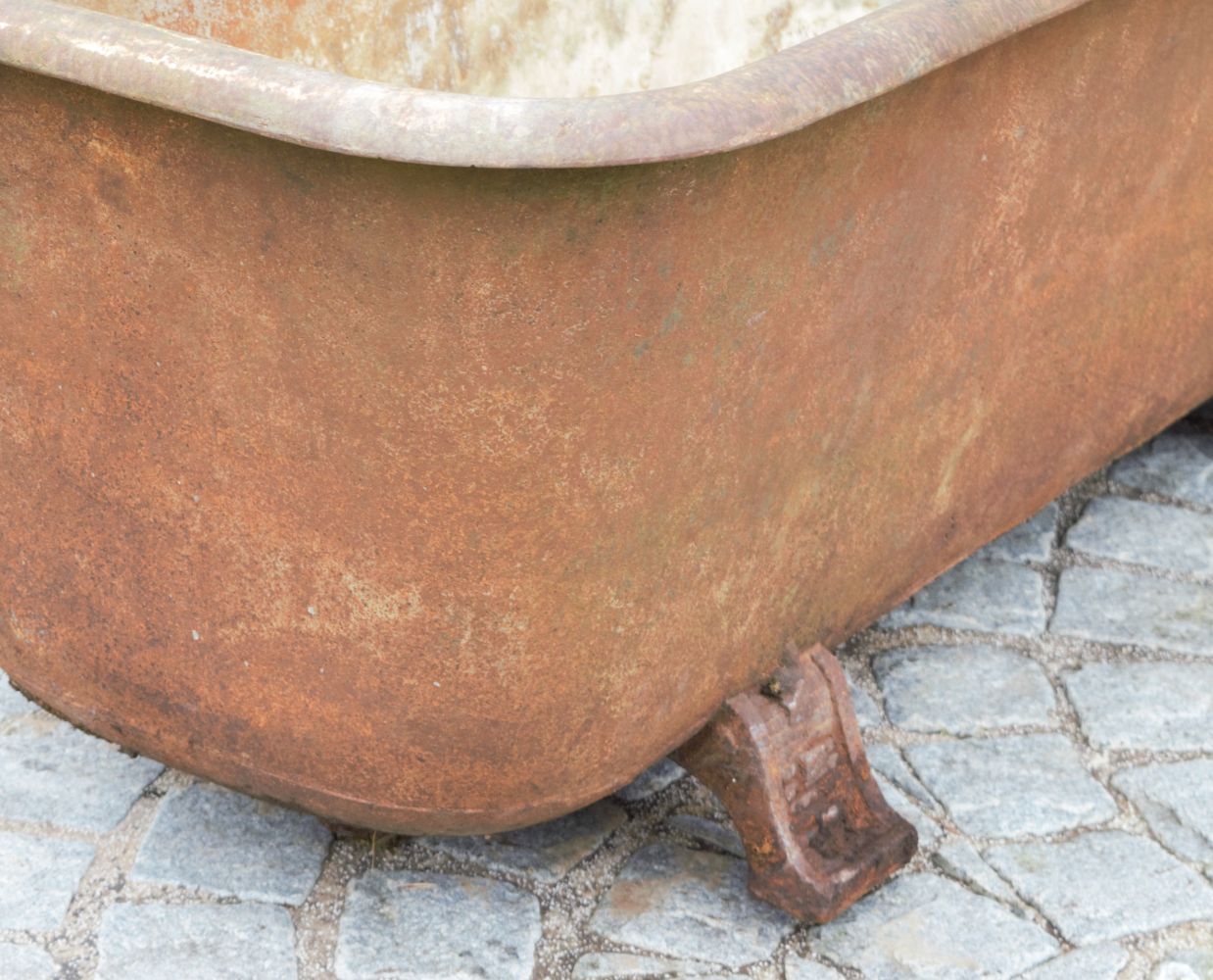 VICTORIAN HEAVY CAST IRON BATH - Image 3 of 4