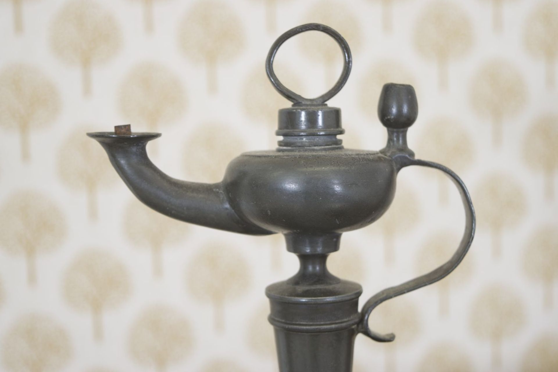 19TH-CENTURY PEWTER ONE-HOUR TABLE LAMP - Image 2 of 2