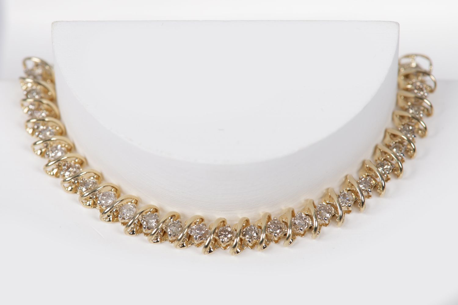 18K GOLD & DIAMOND TENNIS BRACELET