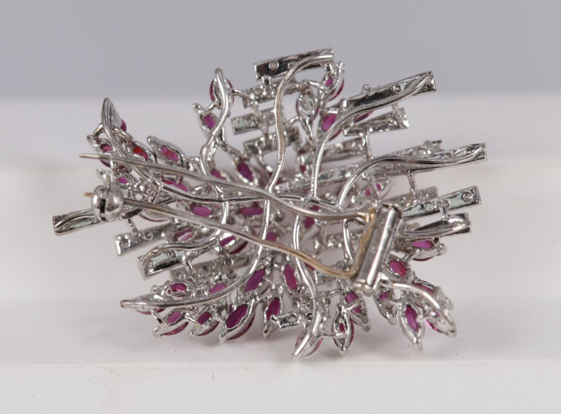 18K RHODIUM-PLATED WHITE GOLD & DIAMOND BROOCH - Image 3 of 3