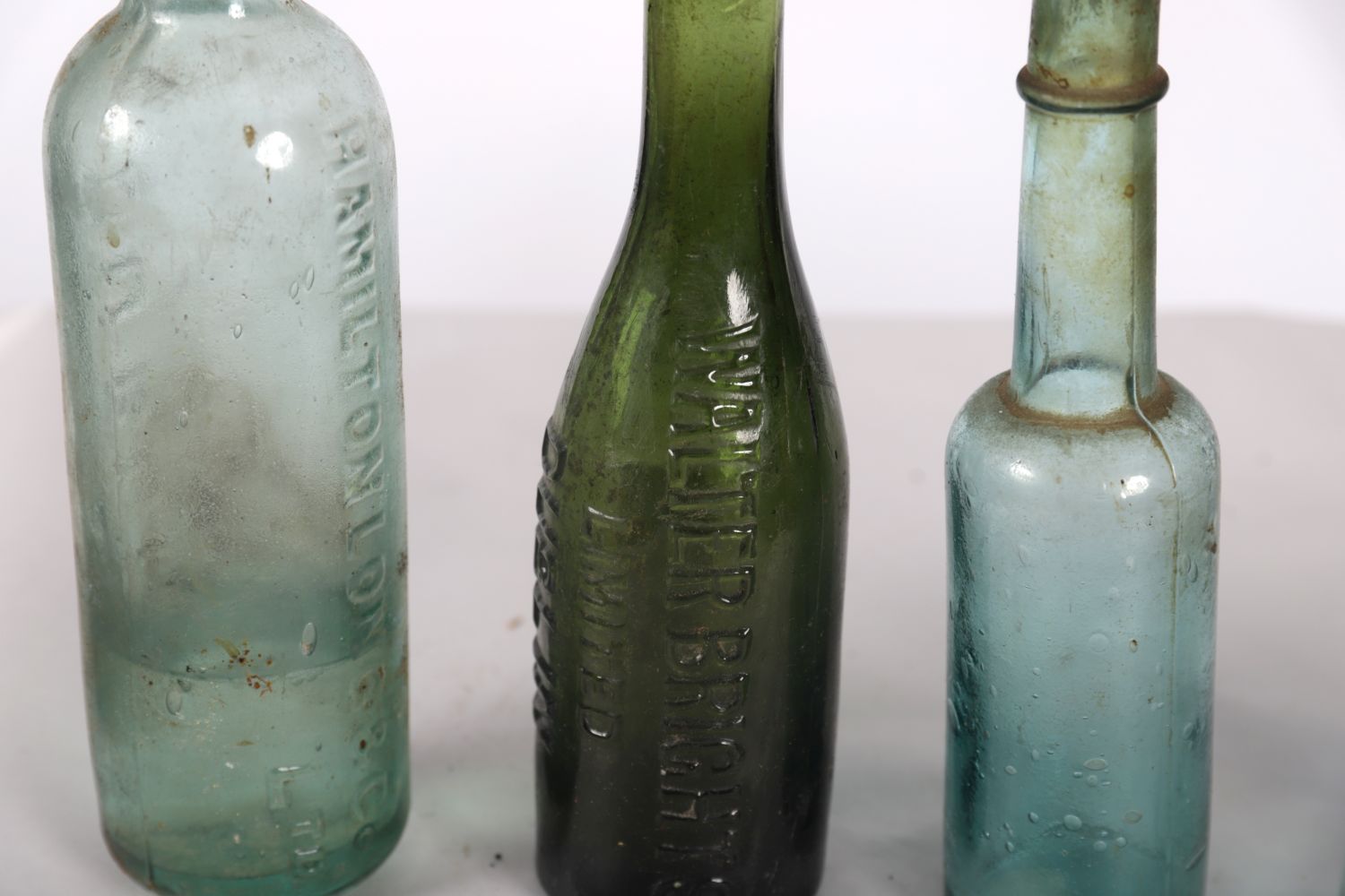 5 ANTIQUE BOTTLES - Image 2 of 3