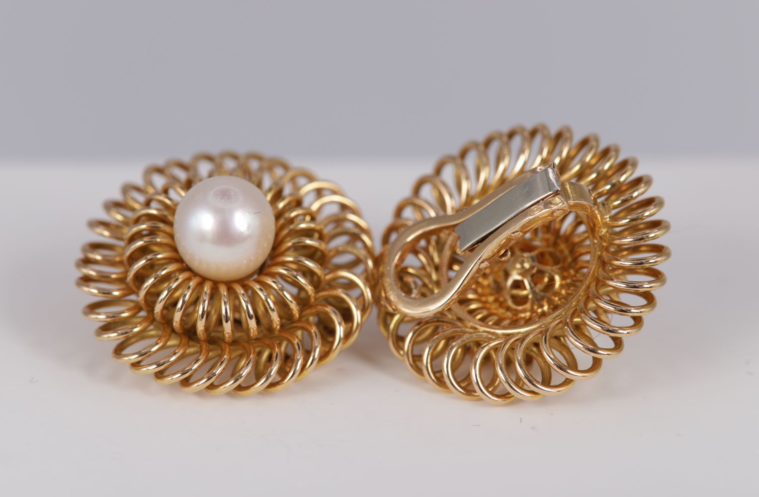 PAIR 18K YELLOW GOLD & PEARL ROUND EARRINGS - Image 3 of 3